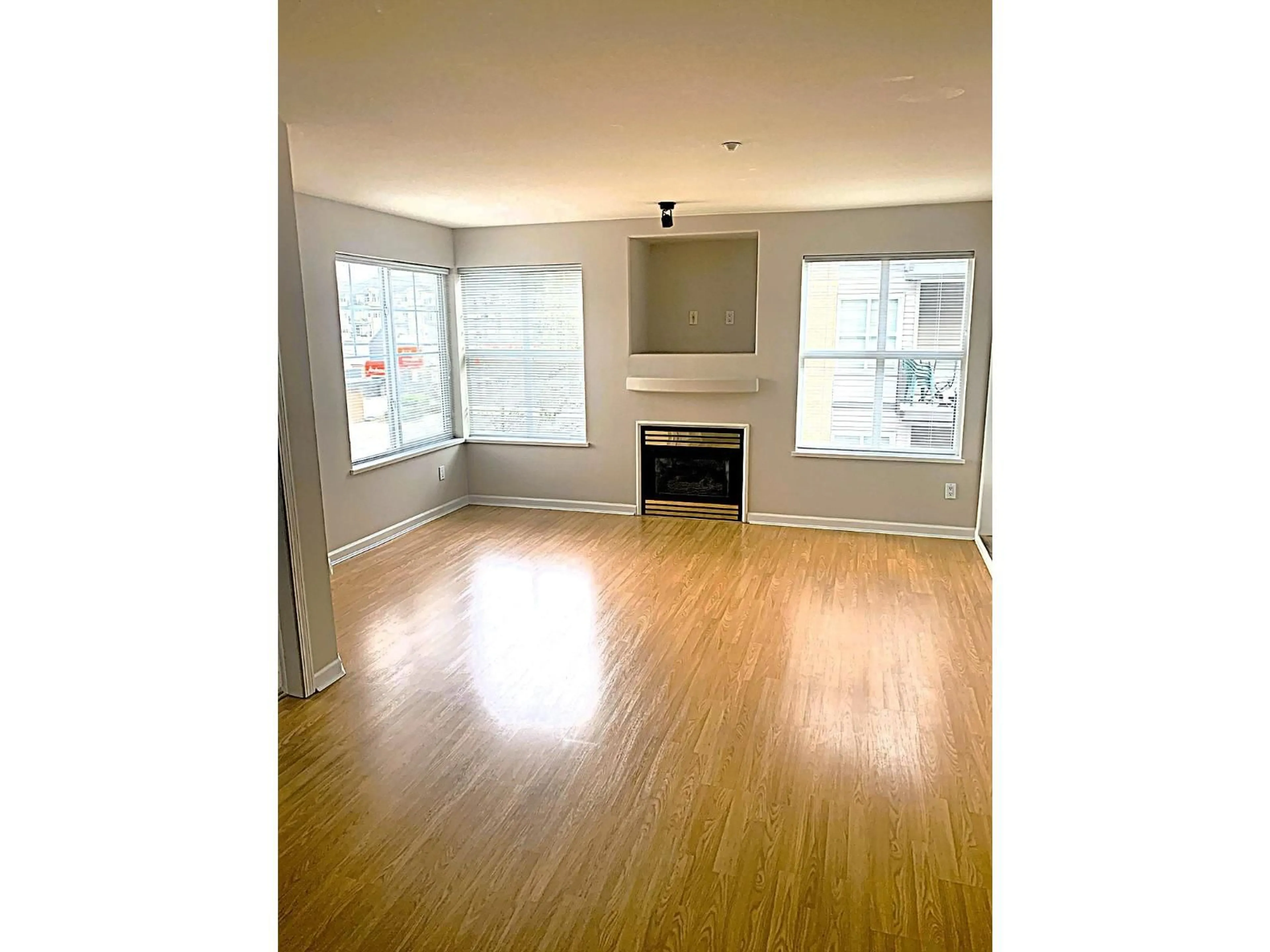 A pic of a room for 301 - 20200 56 AVENUE, Langley British Columbia V3A8S1