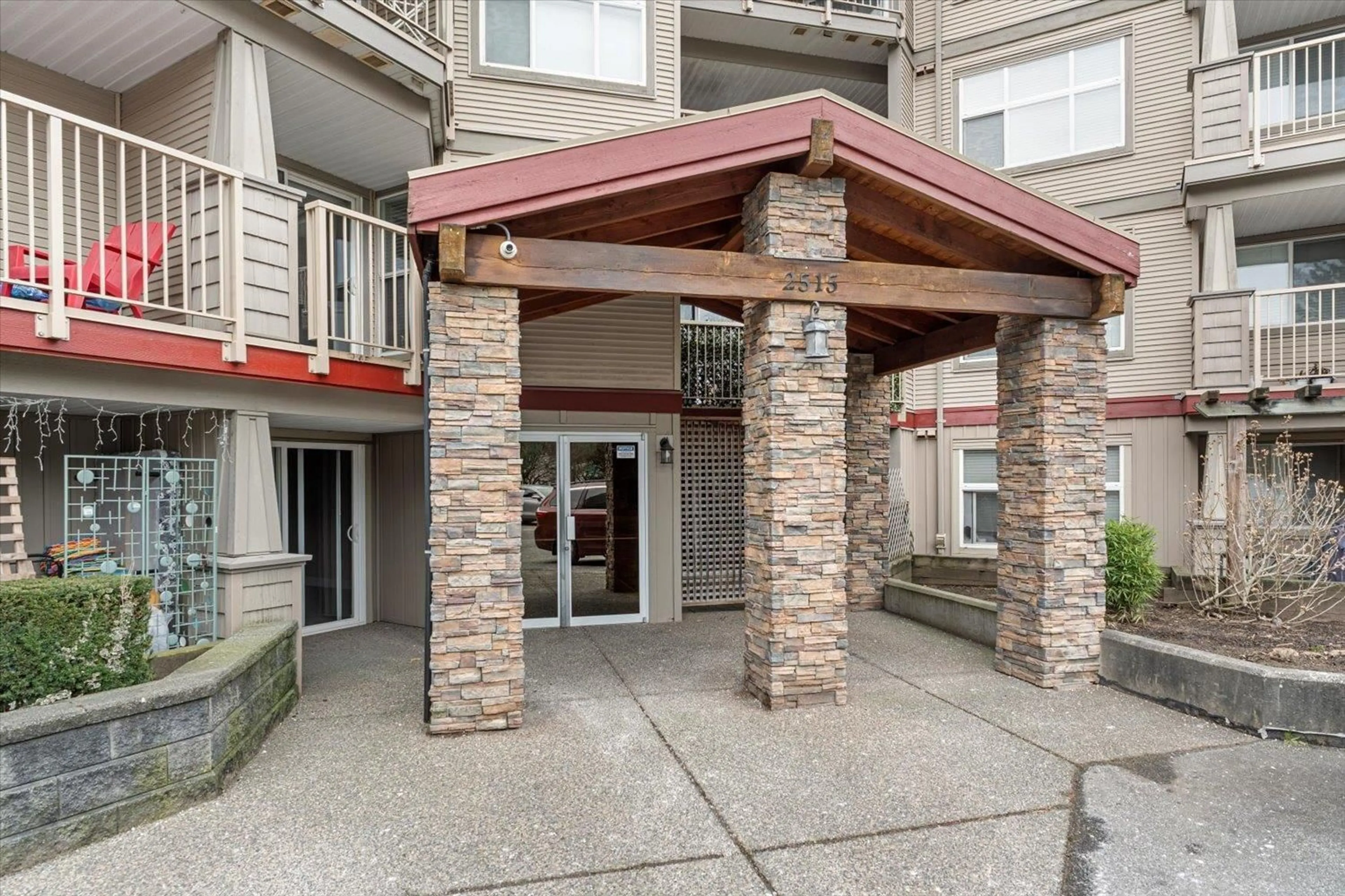 Indoor foyer for 223 - 2515 PARK DRIVE, Abbotsford British Columbia V2S0B2