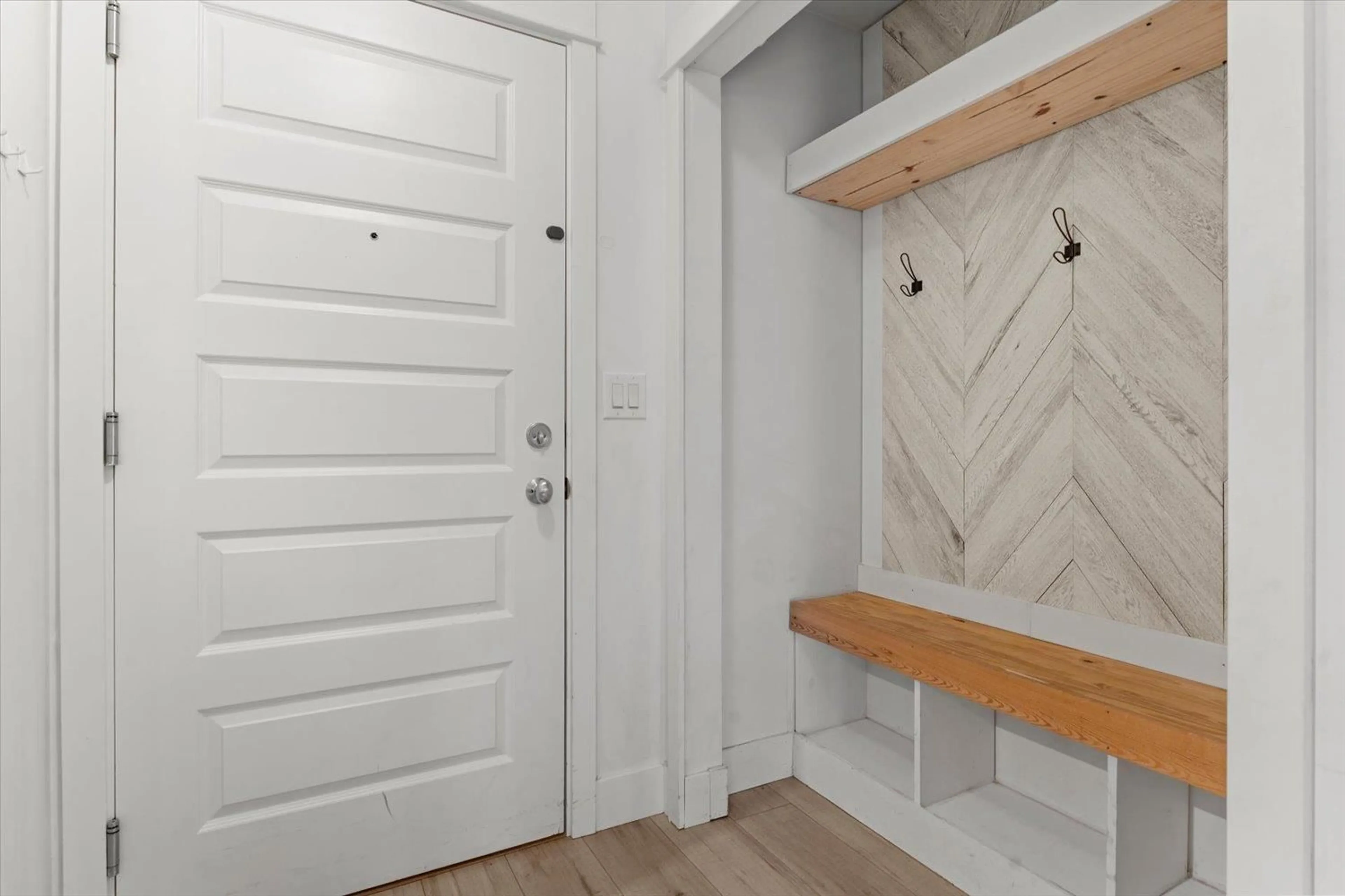 Indoor entryway for 223 - 2515 PARK DRIVE, Abbotsford British Columbia V2S0B2