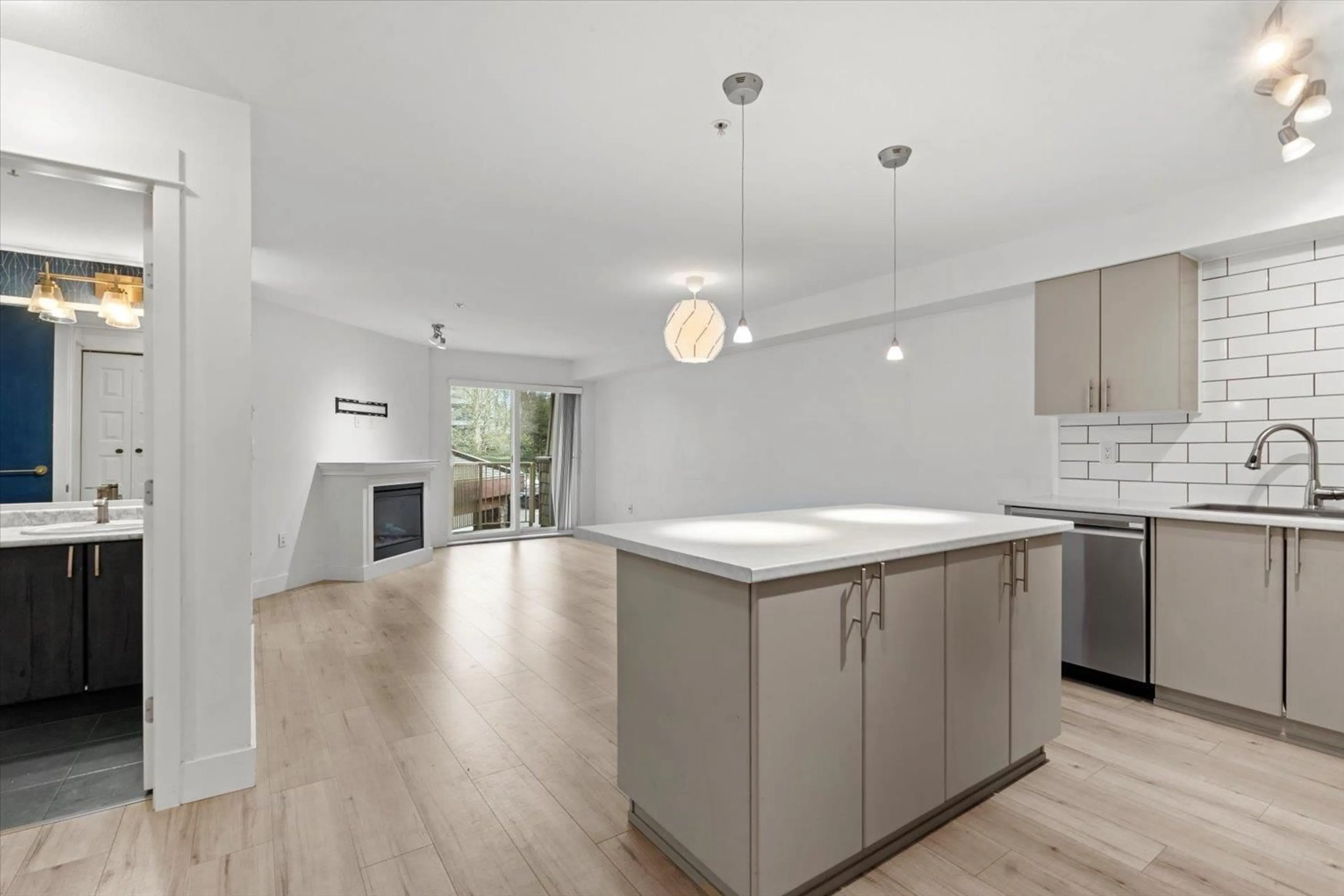 Open concept kitchen, unknown for 223 - 2515 PARK DRIVE, Abbotsford British Columbia V2S0B2