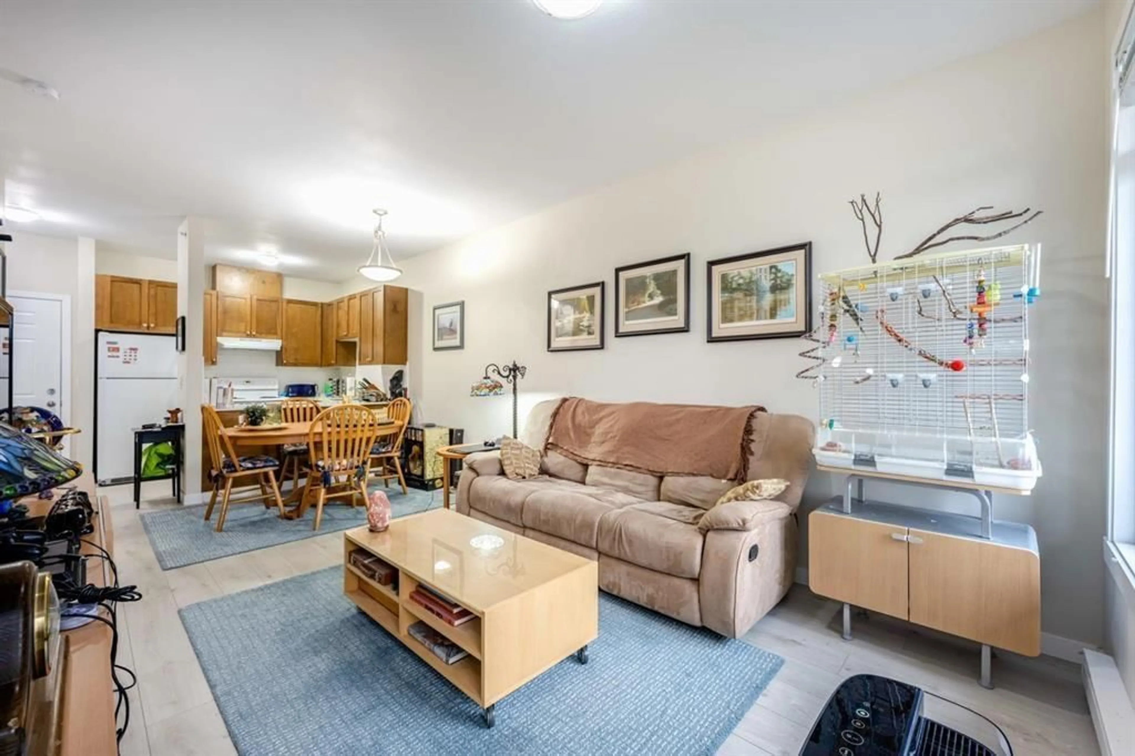 Living room with furniture, unknown for 519 - 13277 108 AVENUE, Surrey British Columbia V3T0A9