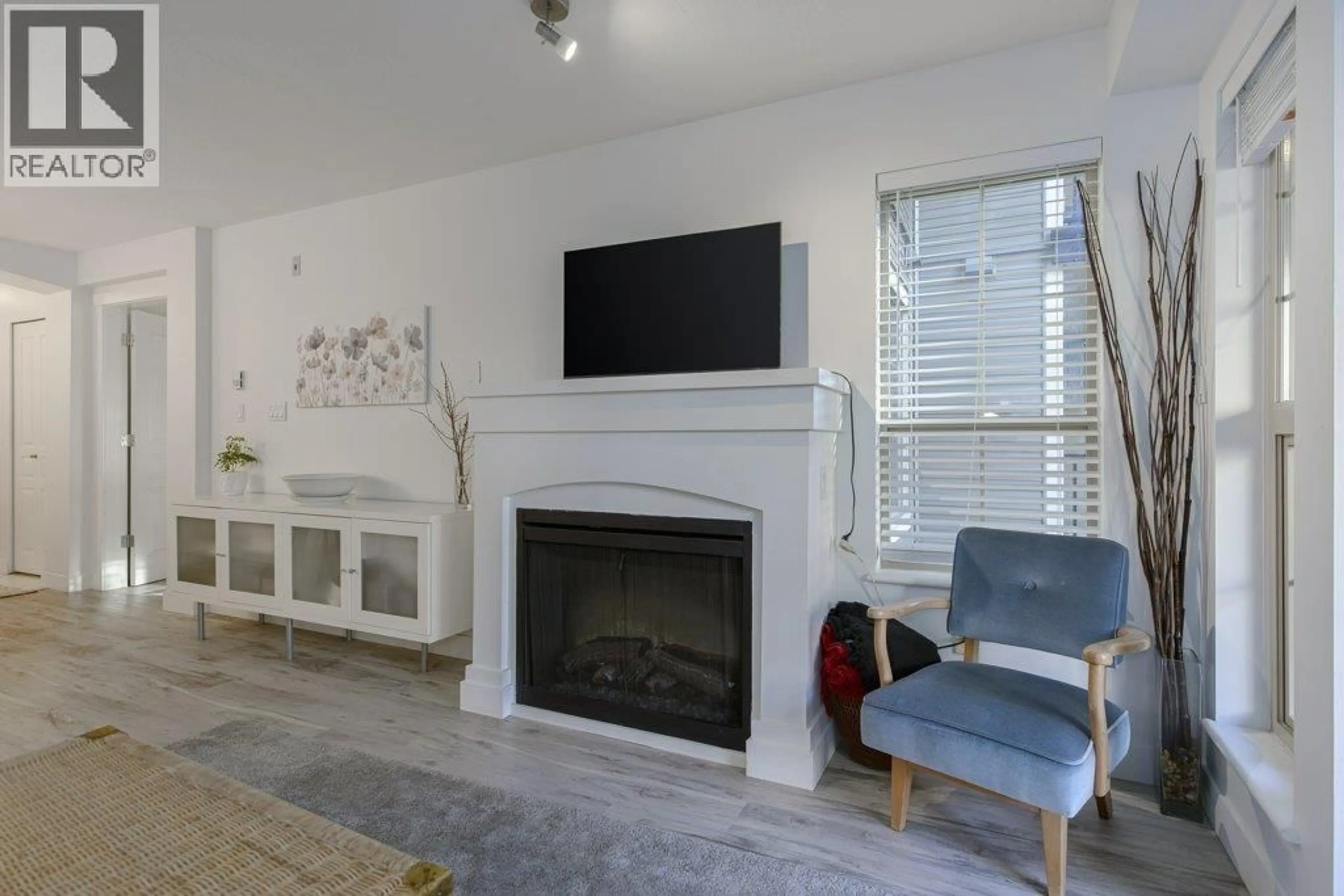 Living room with furniture, unknown for 310 - 2966 SILVER SPRINGS BOULEVARD, Coquitlam British Columbia V3E3S1