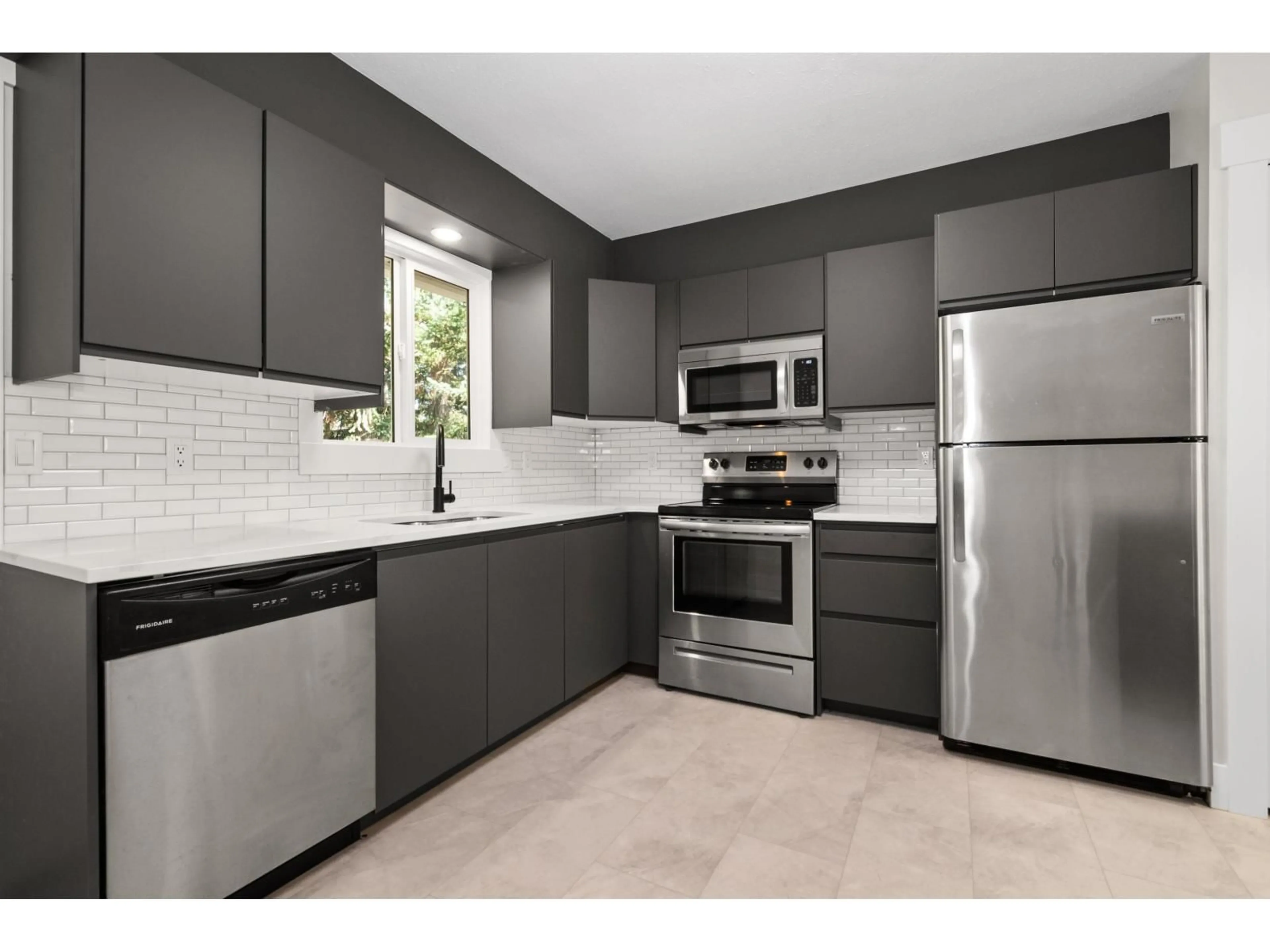 Standard kitchen, ceramic/tile floor for 63797 BEECH AVENUE, Hope British Columbia V0X1L2