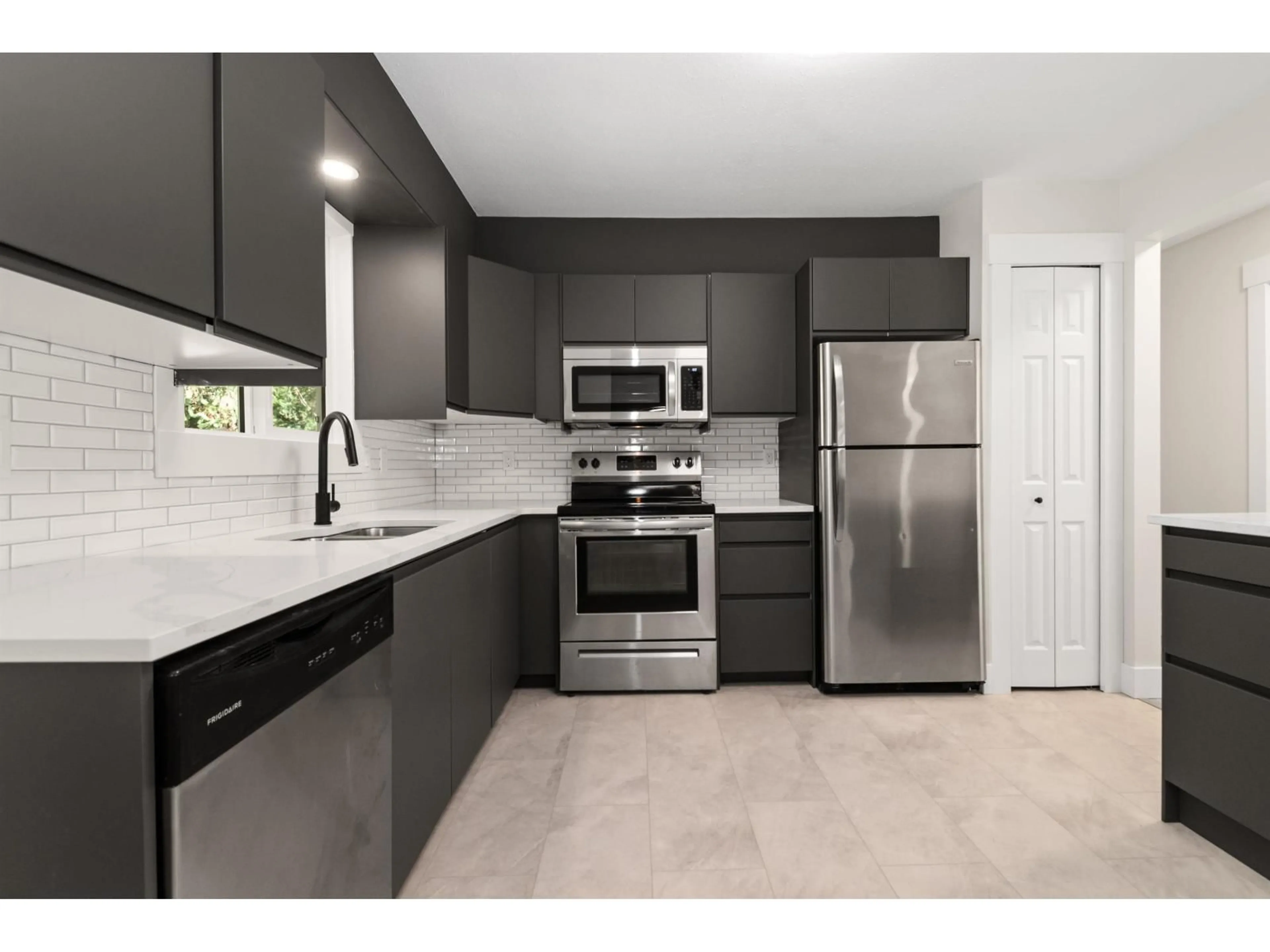 Standard kitchen, unknown for 63797 BEECH AVENUE, Hope British Columbia V0X1L2