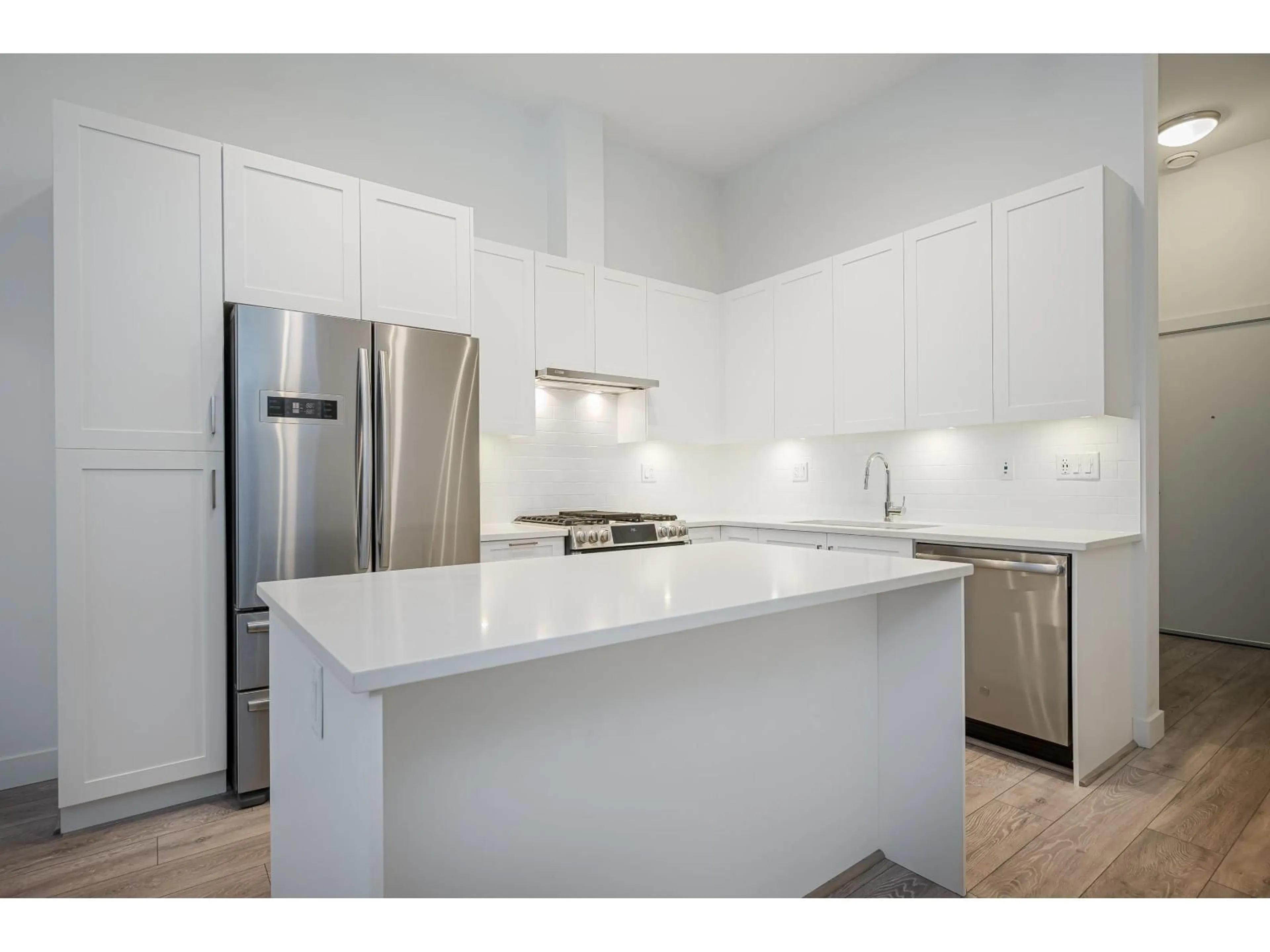 Open concept kitchen, unknown for 617 - 20673 78 AVENUE, Langley British Columbia V2Y3K1