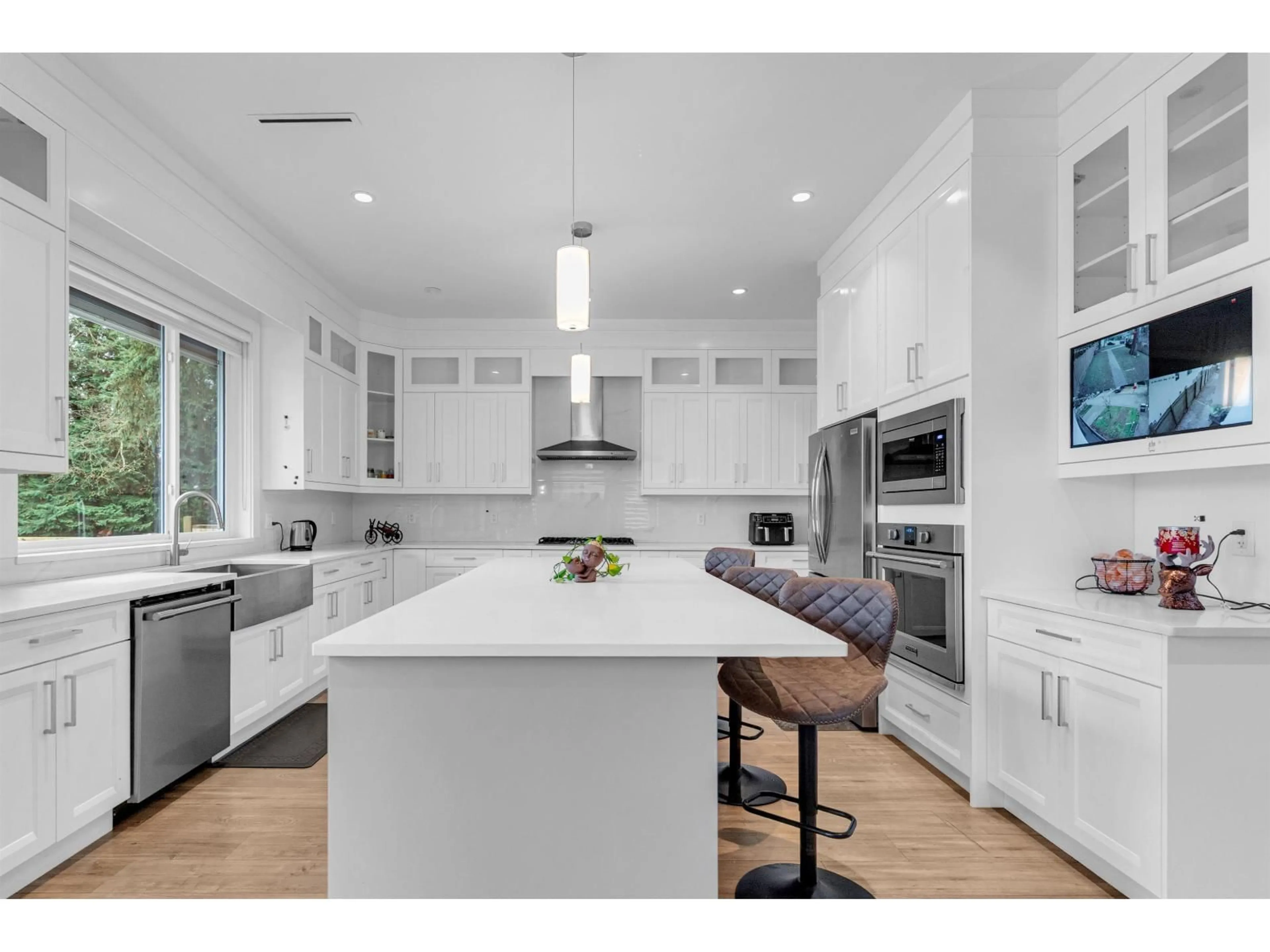 Contemporary kitchen, unknown for 13995 79A AVENUE, Surrey British Columbia V3W2Z5