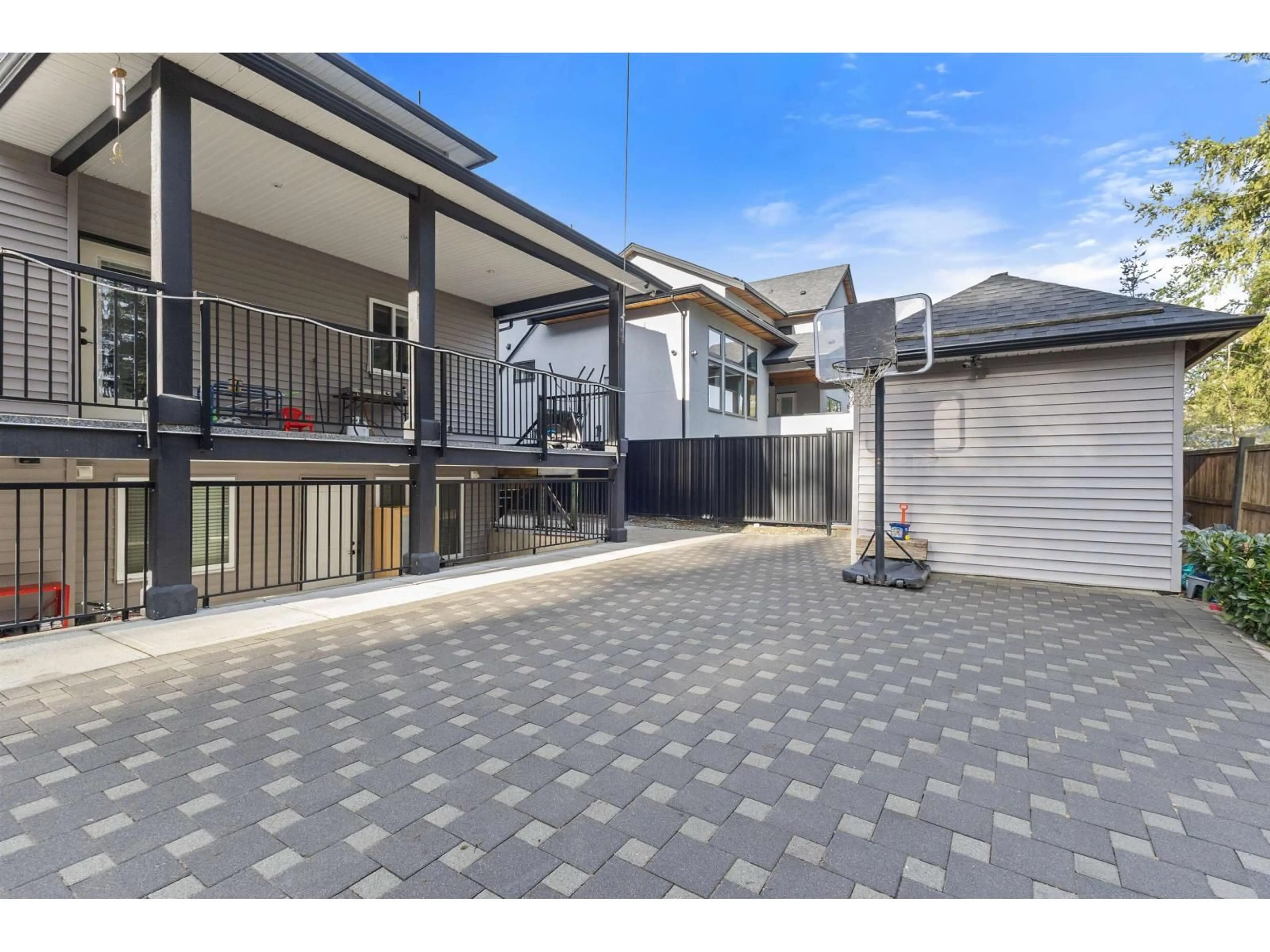 A pic from outside/outdoor area/front of a property/back of a property/a pic from drone, street for 2018 VINEWOOD STREET, Abbotsford British Columbia V2S3H2