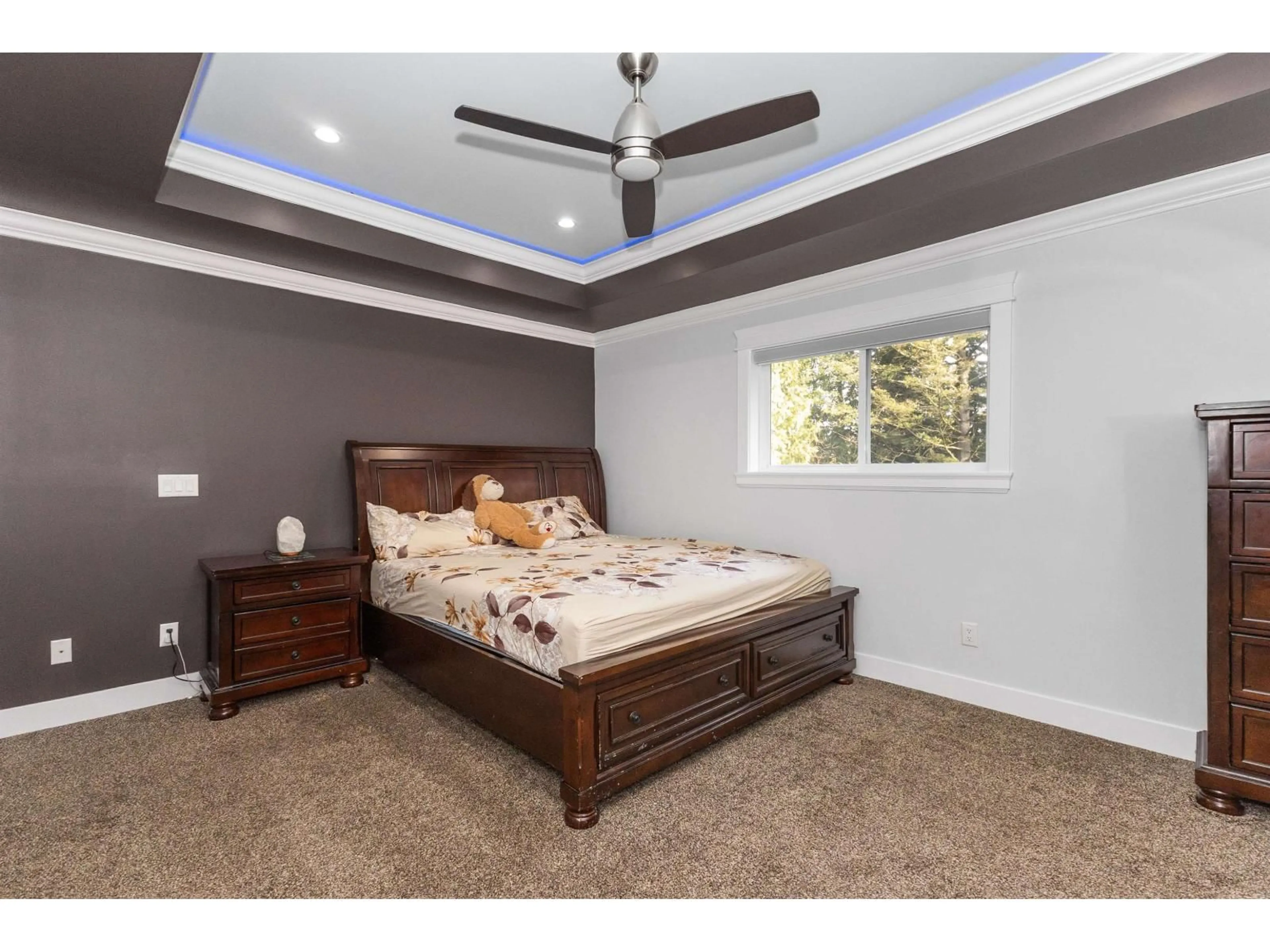 Bedroom with bed, wood/laminate floor for 2018 VINEWOOD STREET, Abbotsford British Columbia V2S3H2