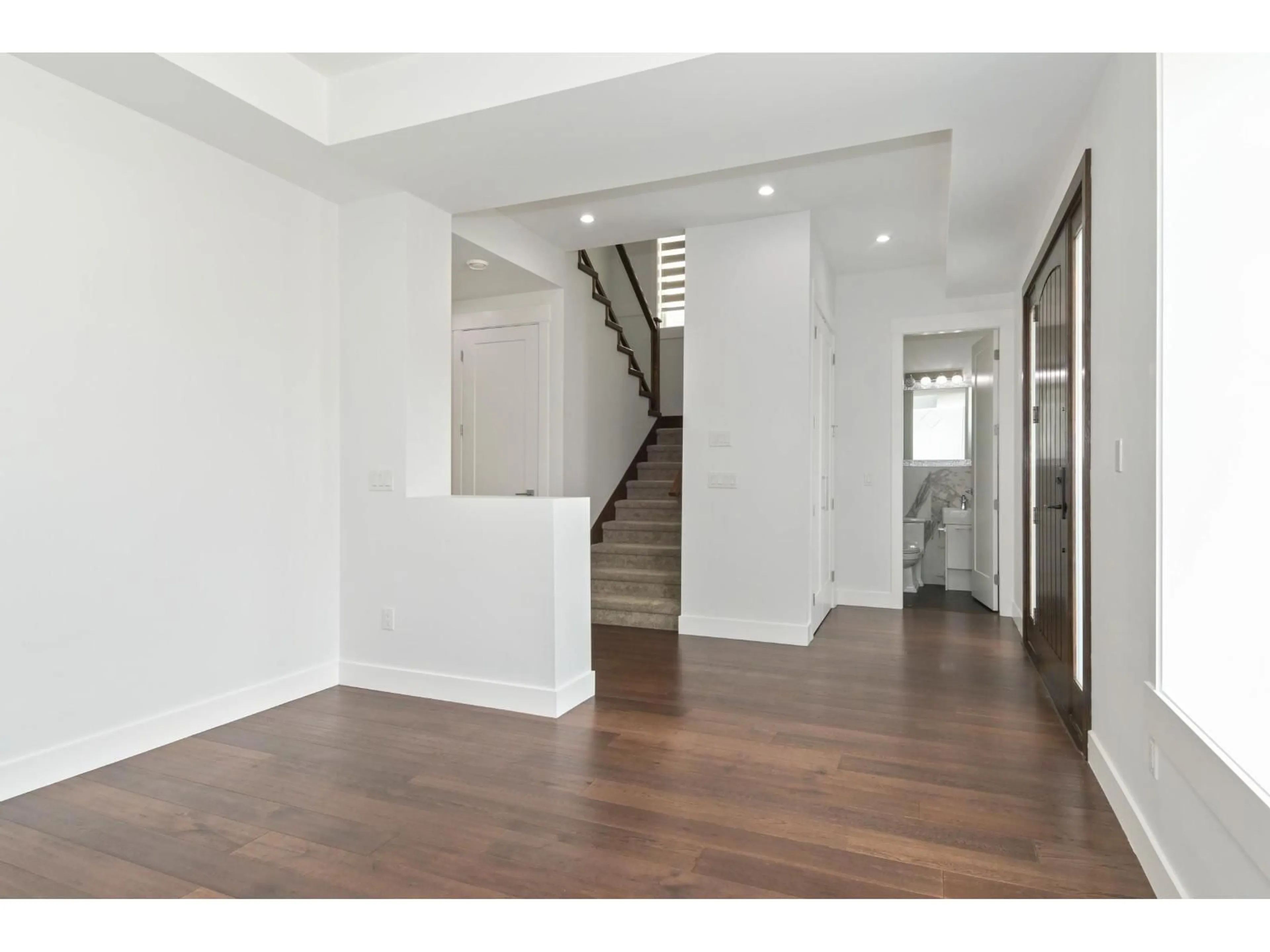 Indoor foyer for 27916 CONDUCTOR DRIVE, Abbotsford British Columbia V4W3G3