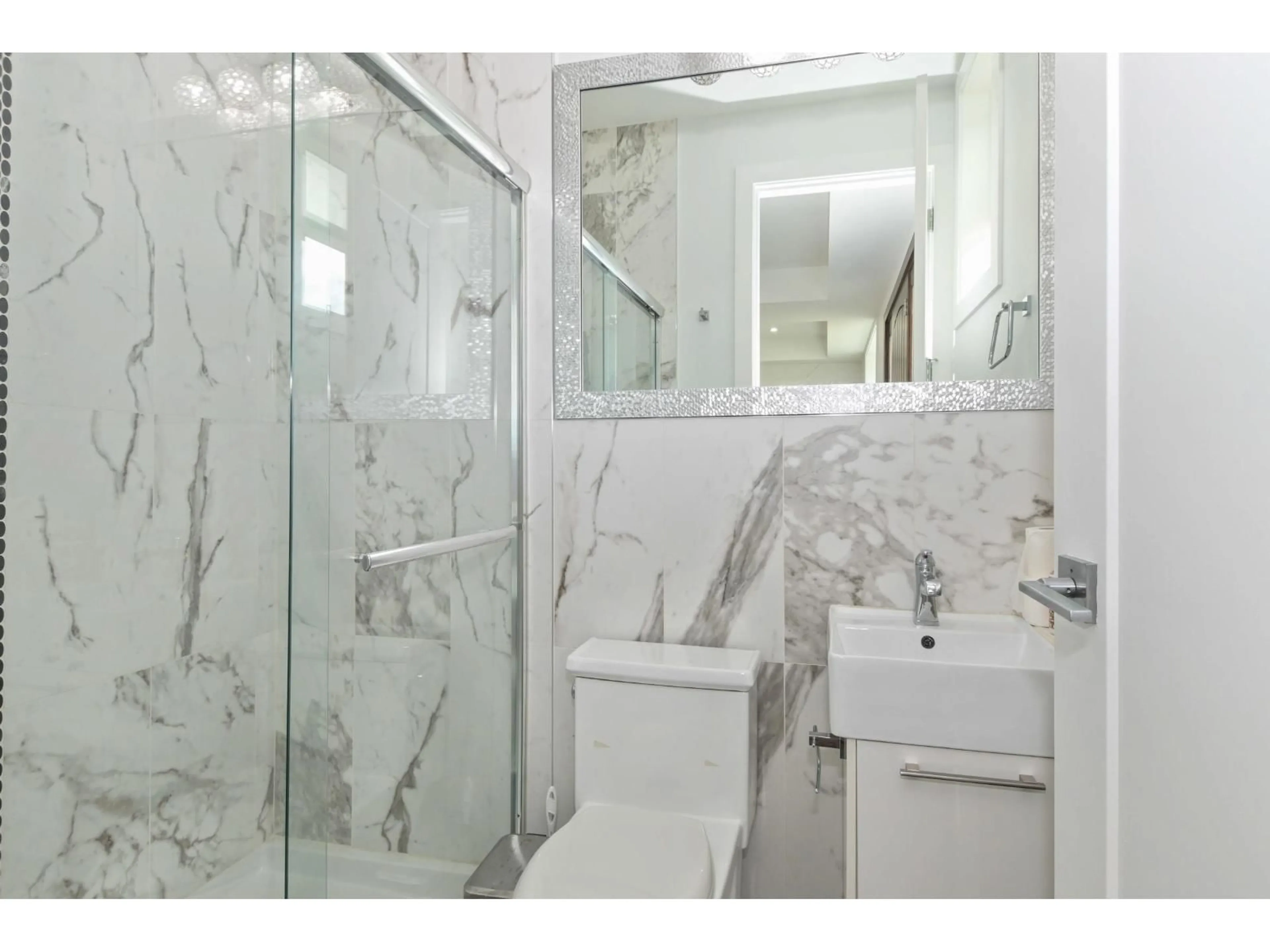 Standard bathroom, ceramic/tile floor for 27916 CONDUCTOR DRIVE, Abbotsford British Columbia V4W3G3