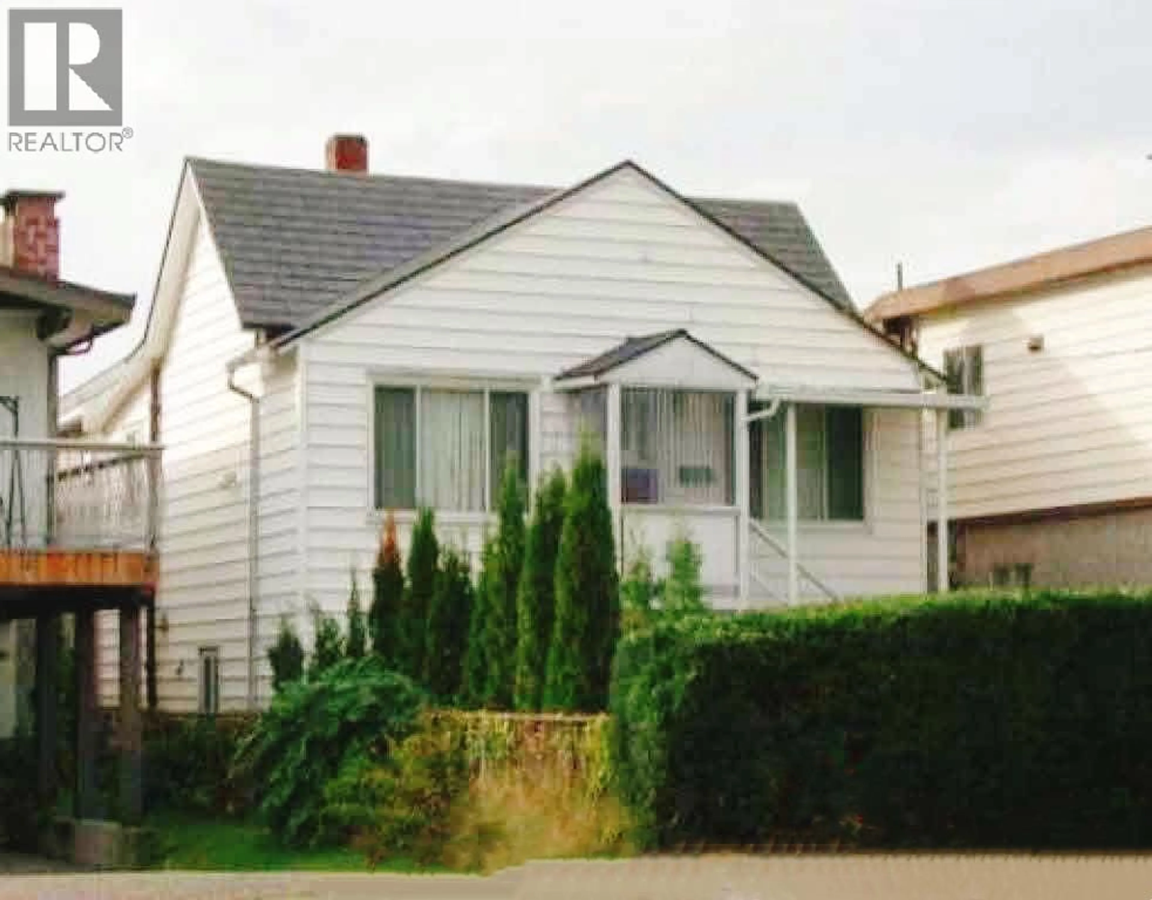 Home with vinyl exterior material, street for 946 KING EDWARD AVENUE, Vancouver British Columbia V5V2E6