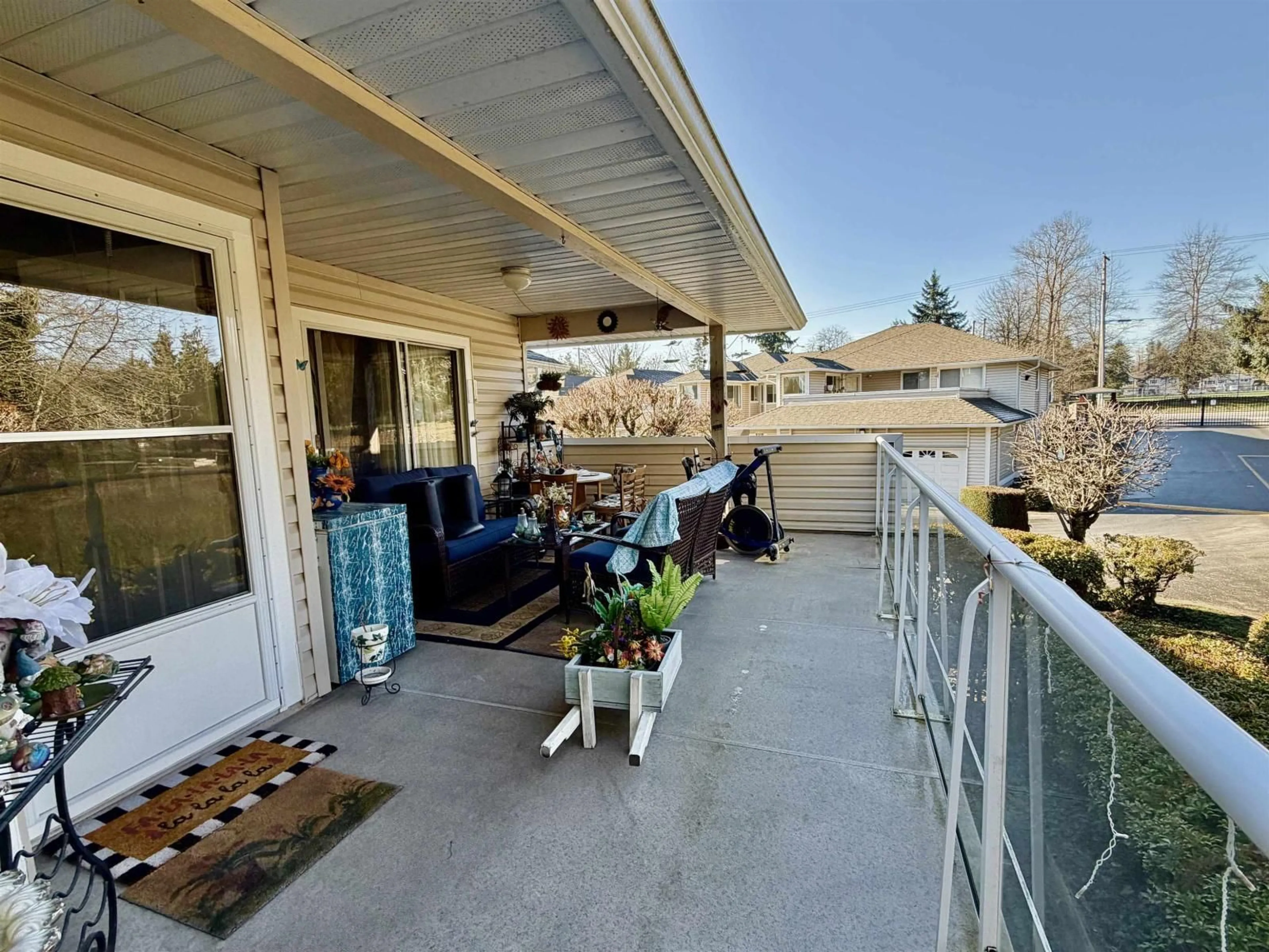 Patio, unknown for 212 - 9310 KING GEORGE HIGHWAY, Surrey British Columbia V3V5W3