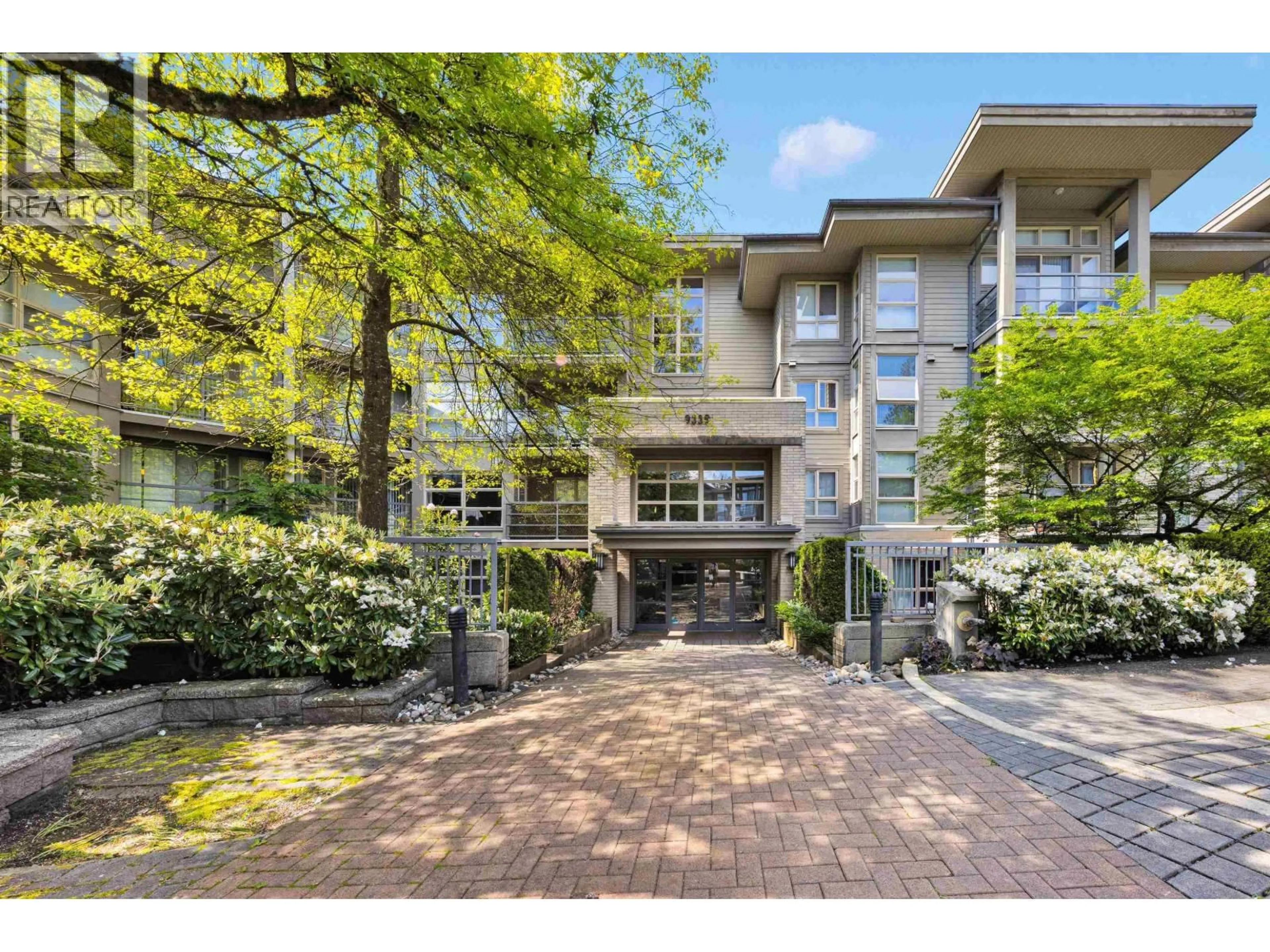 Indoor foyer for 414 - 9339 UNIVERSITY CRESCENT, Burnaby British Columbia V5A4Y1
