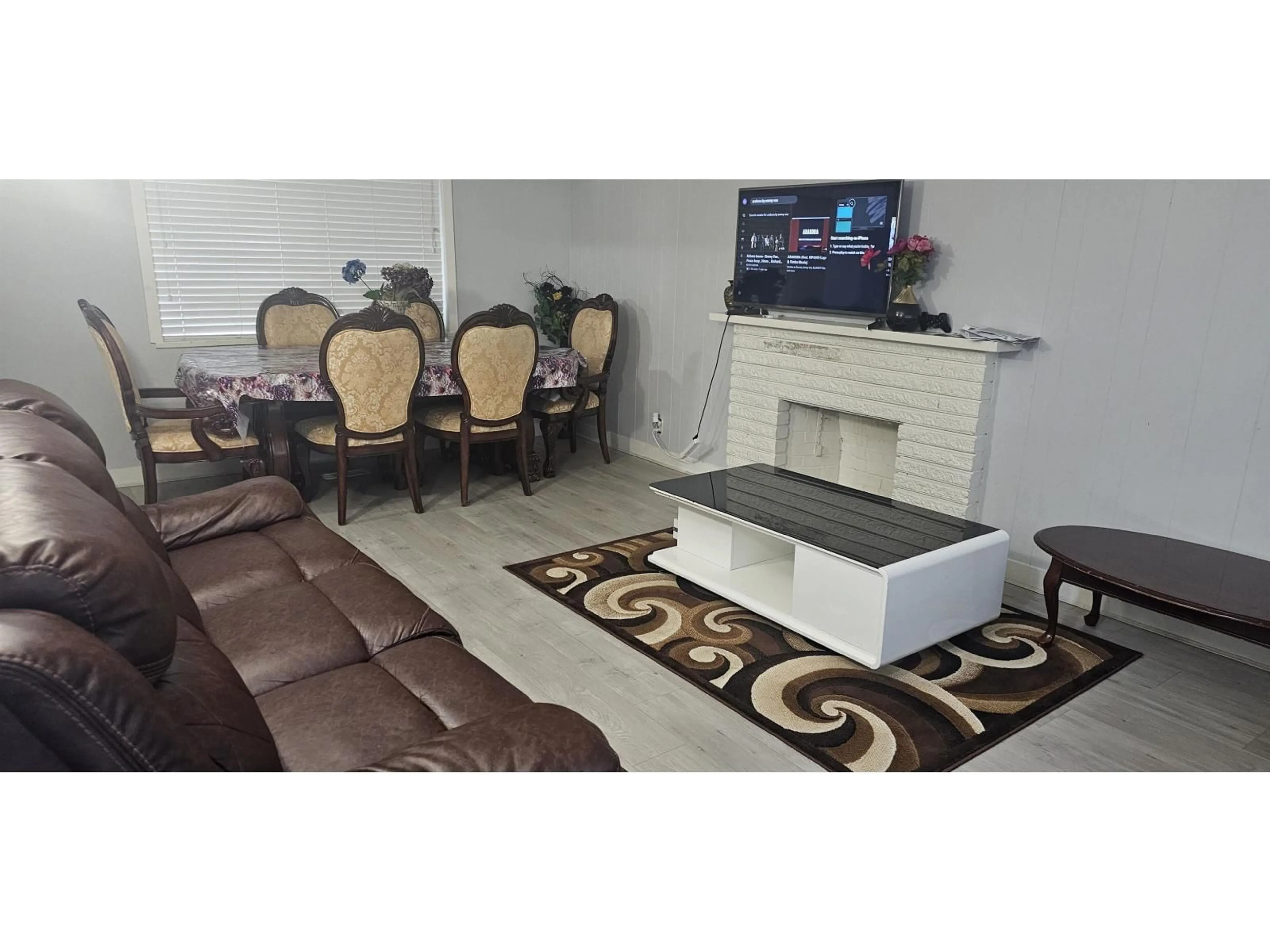 Living room with furniture, unknown for 11082 146A STREET, Surrey British Columbia V3R3V5