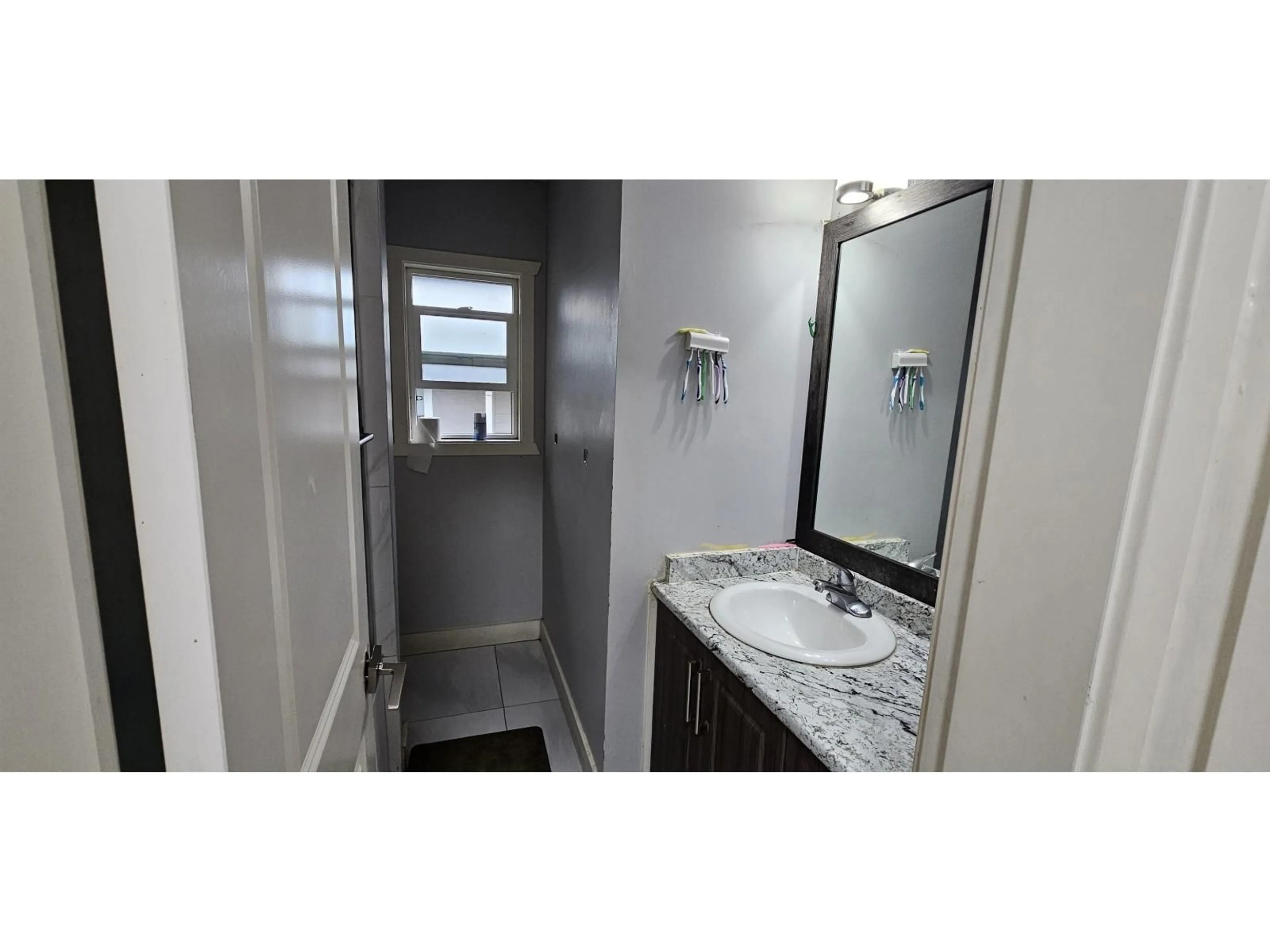 Standard bathroom, ceramic/tile floor for 11082 146A STREET, Surrey British Columbia V3R3V5