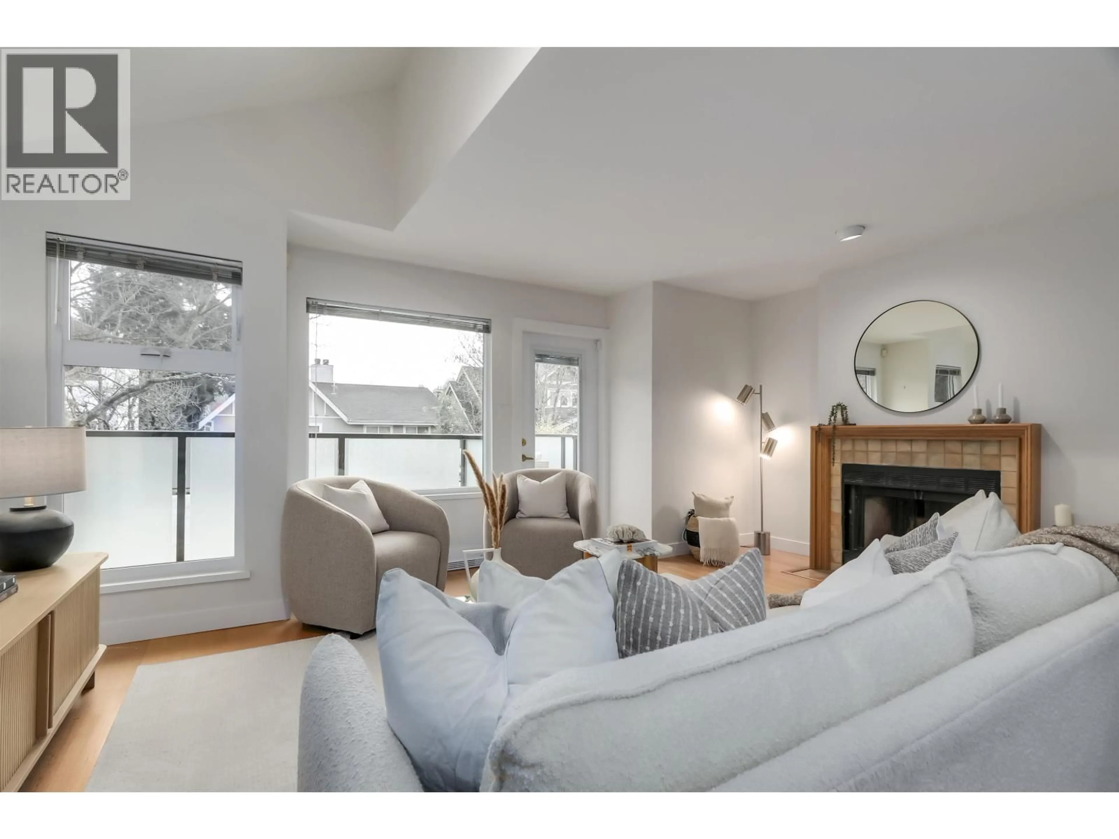 Living room with furniture, unknown for 2564 6TH AVENUE, Vancouver British Columbia V6K1W5