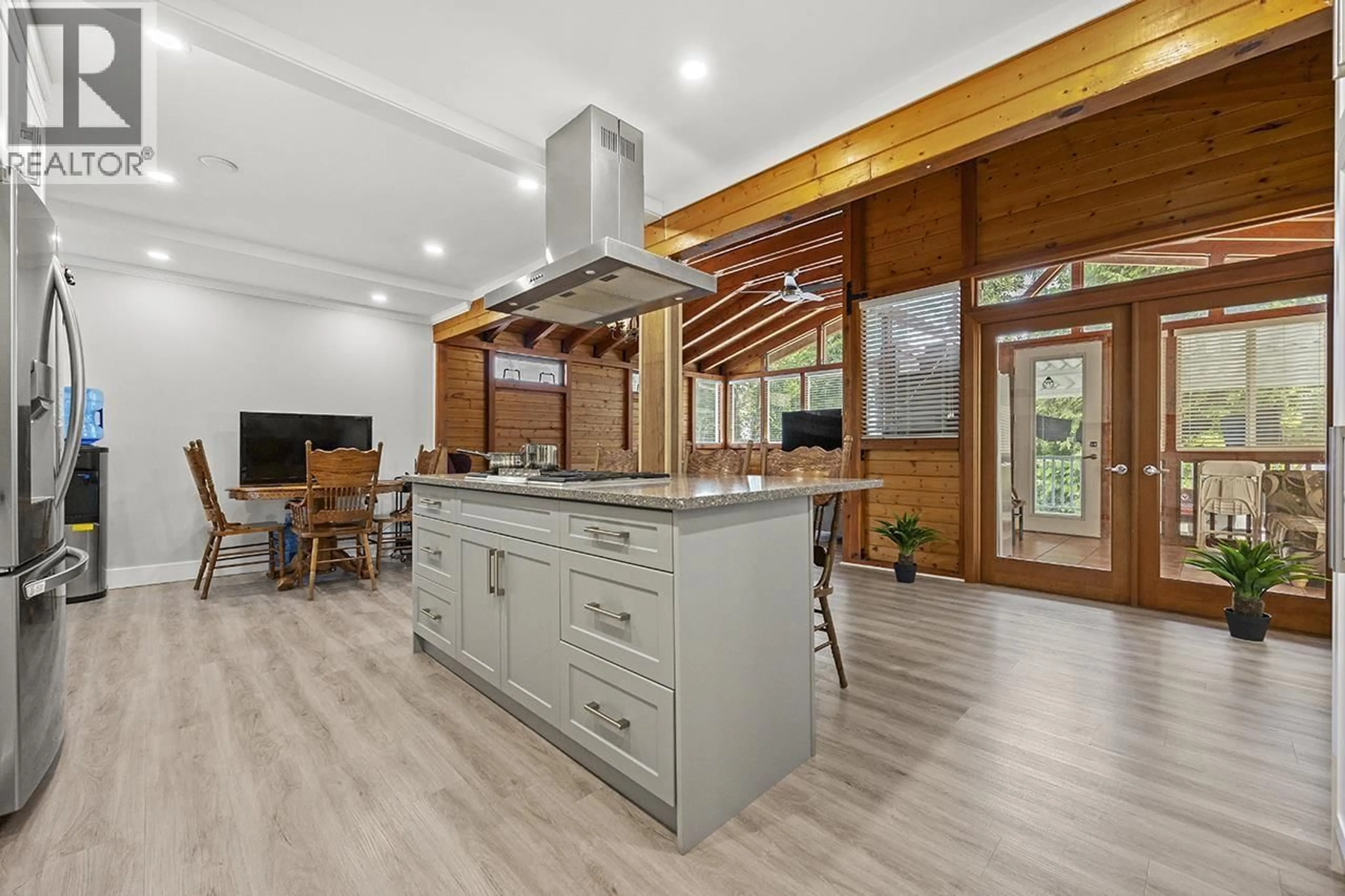 Open concept kitchen, unknown for 7983 SUNCREST DRIVE, Burnaby British Columbia V5J3N4