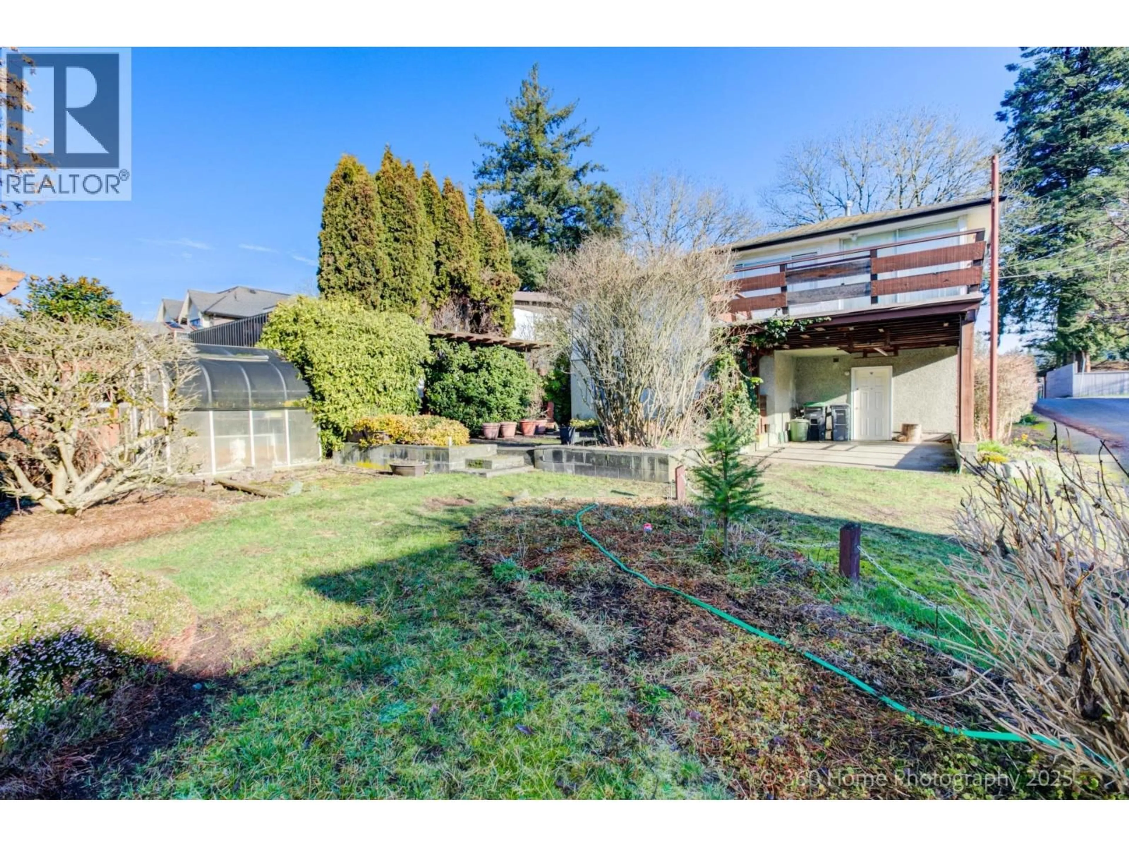 A pic from outside/outdoor area/front of a property/back of a property/a pic from drone, street for 6287 BATTISON STREET, Vancouver British Columbia V5S3M7