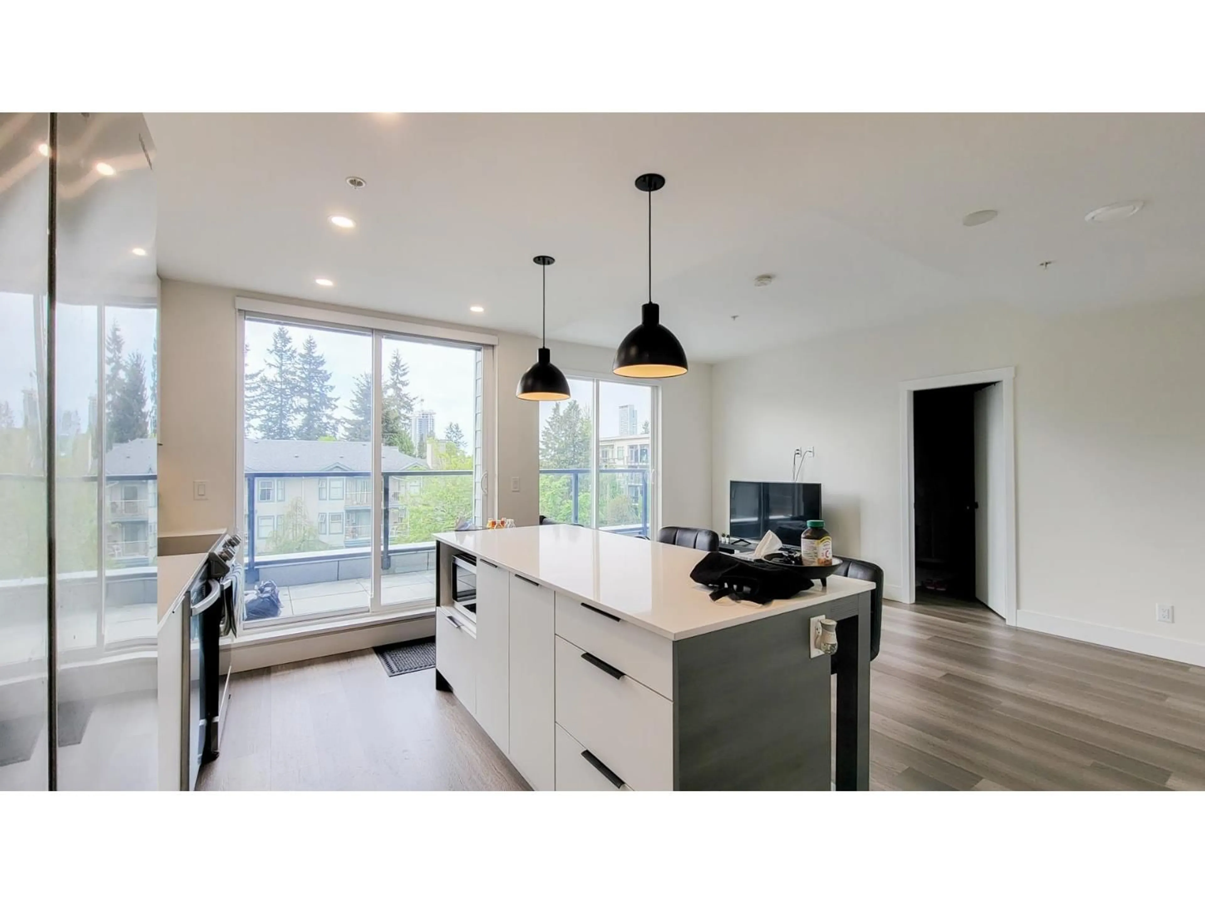 Open concept kitchen, wood/laminate floor for 403 - 10778 138 STREET, Surrey British Columbia V3T0S5