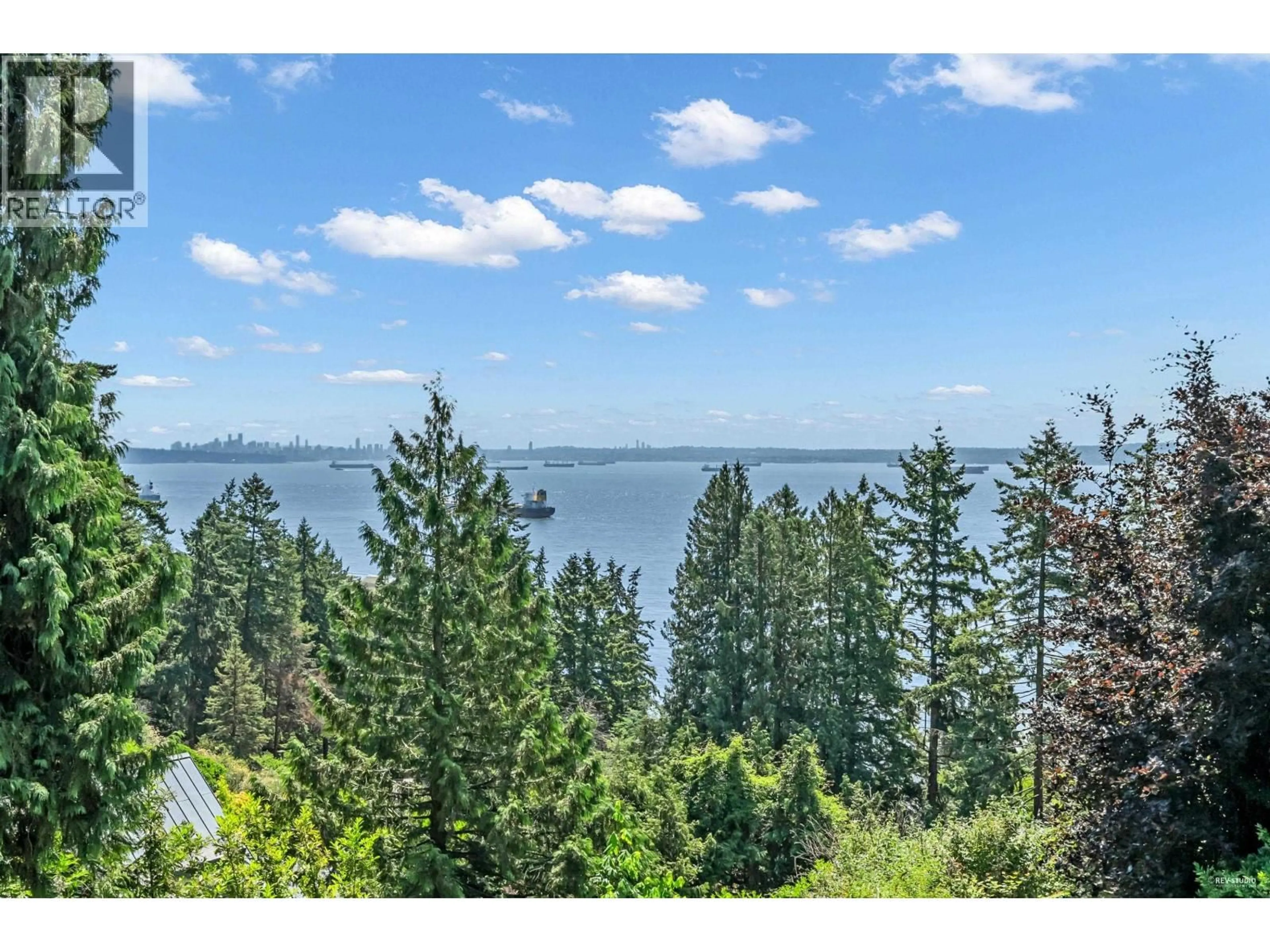 A pic from outside/outdoor area/front of a property/back of a property/a pic from drone, water/lake/river/ocean view for 4668 CLOVELLY WALK, West Vancouver British Columbia V7W1H5
