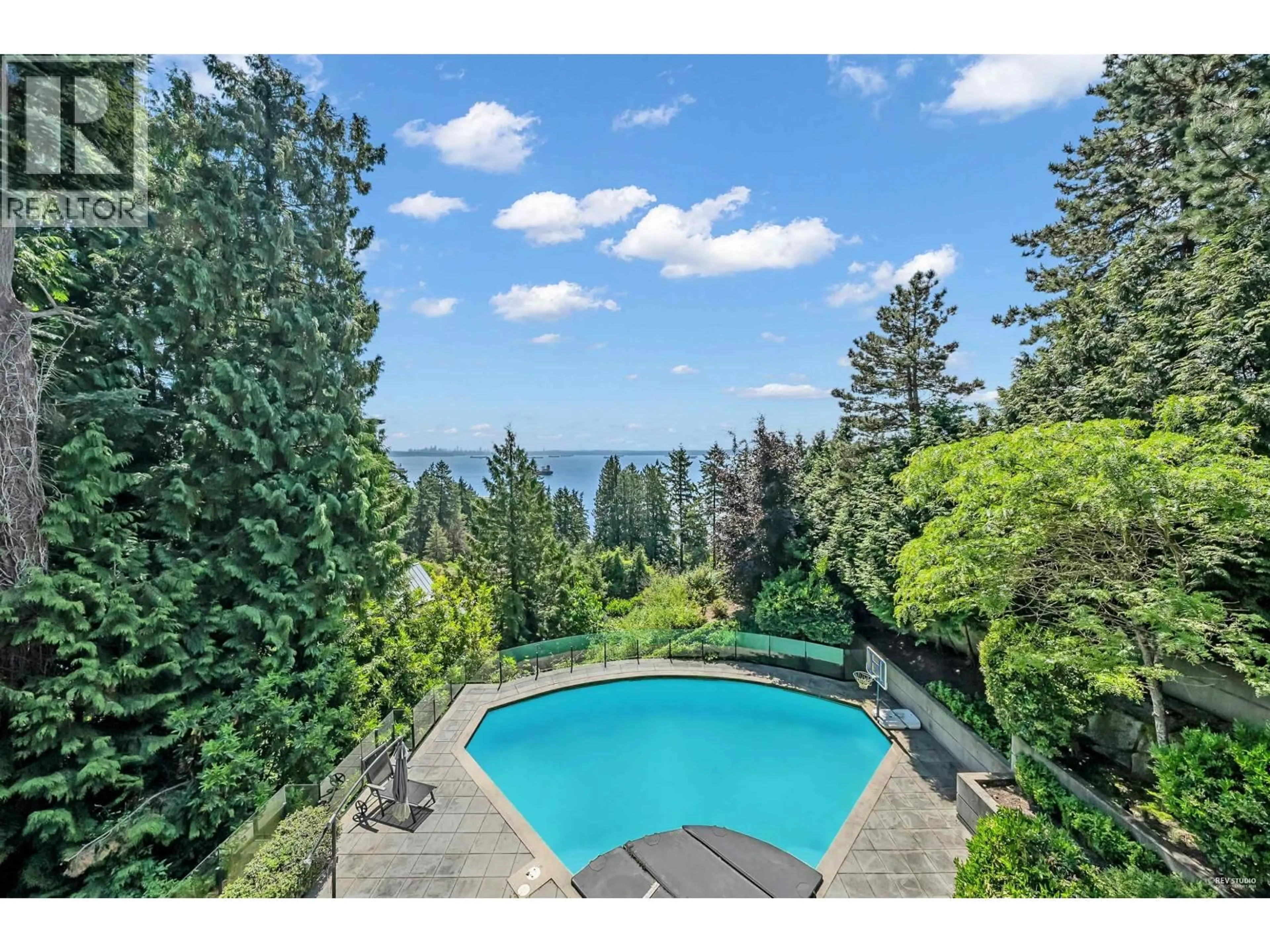 Pool for 4668 CLOVELLY WALK, West Vancouver British Columbia V7W1H5