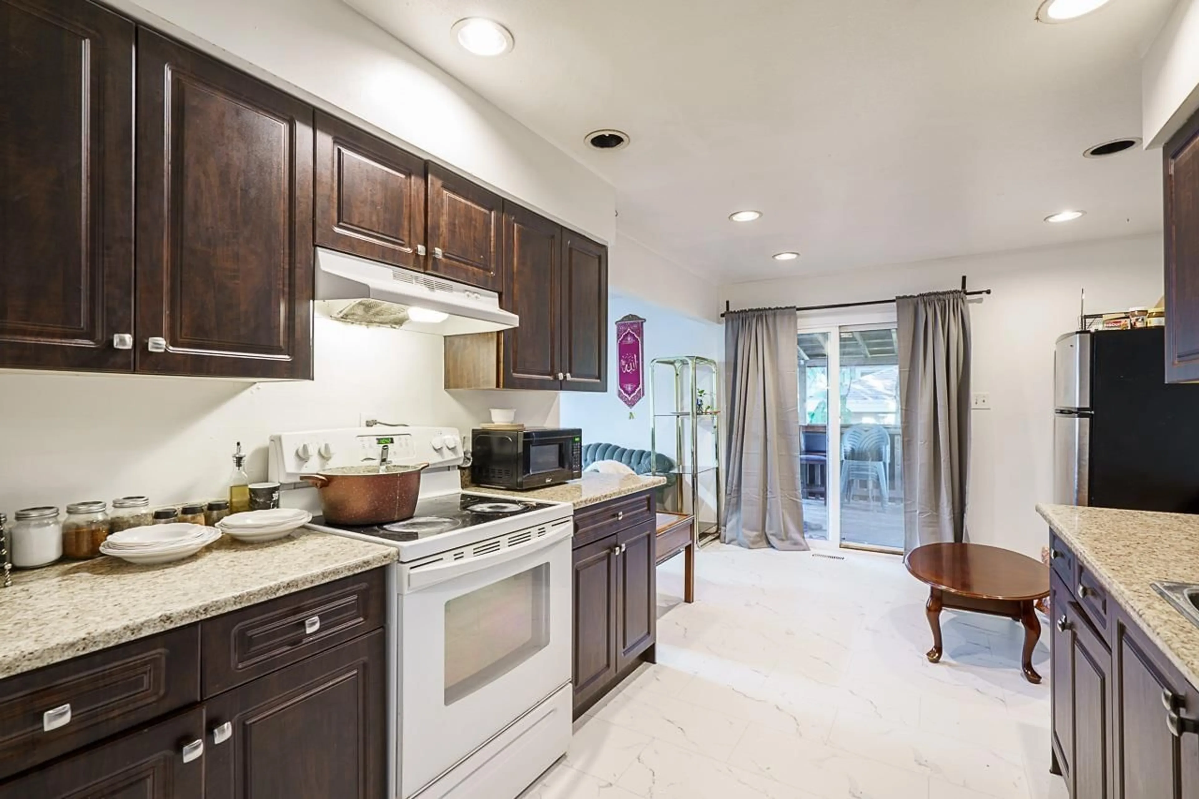 Open concept kitchen, ceramic/tile floor for 14860 89 AVENUE, Surrey British Columbia V3R7C4