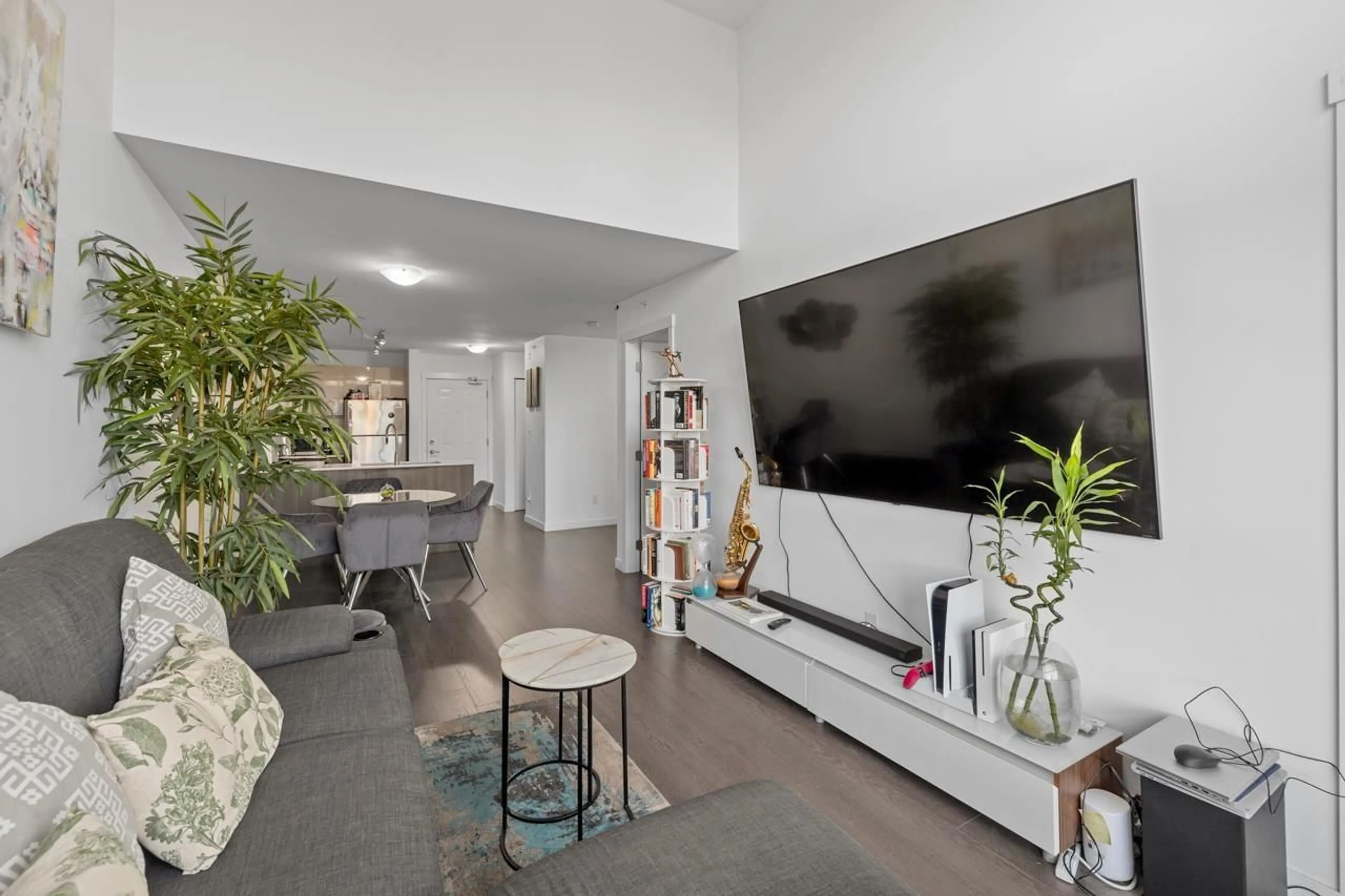 Living room with furniture, unknown for 405 - 10688 140 STREET, Surrey British Columbia V3T0M6