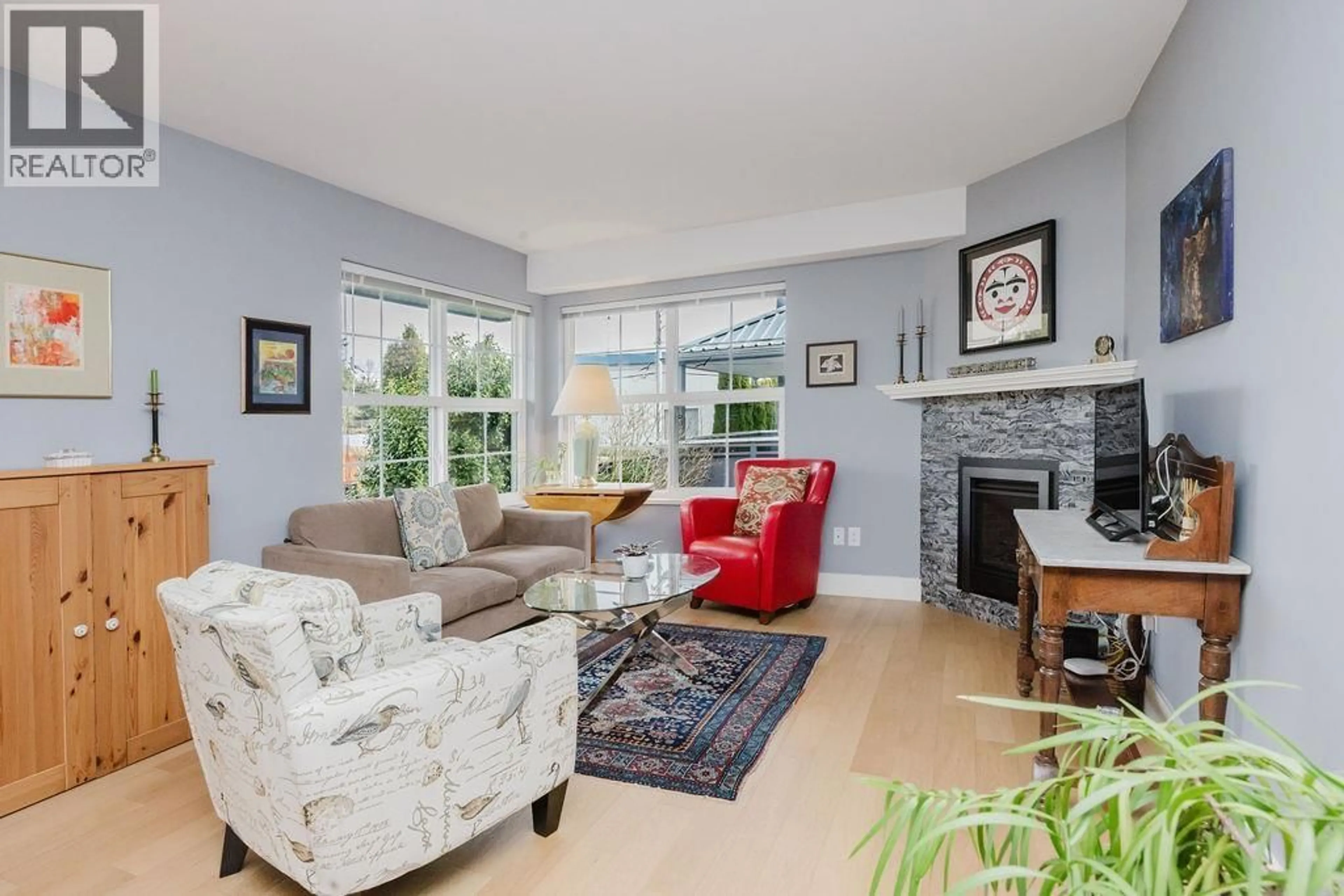 Living room with furniture, unknown for 23 - 689 PARK ROAD, Gibsons British Columbia V0N1V7
