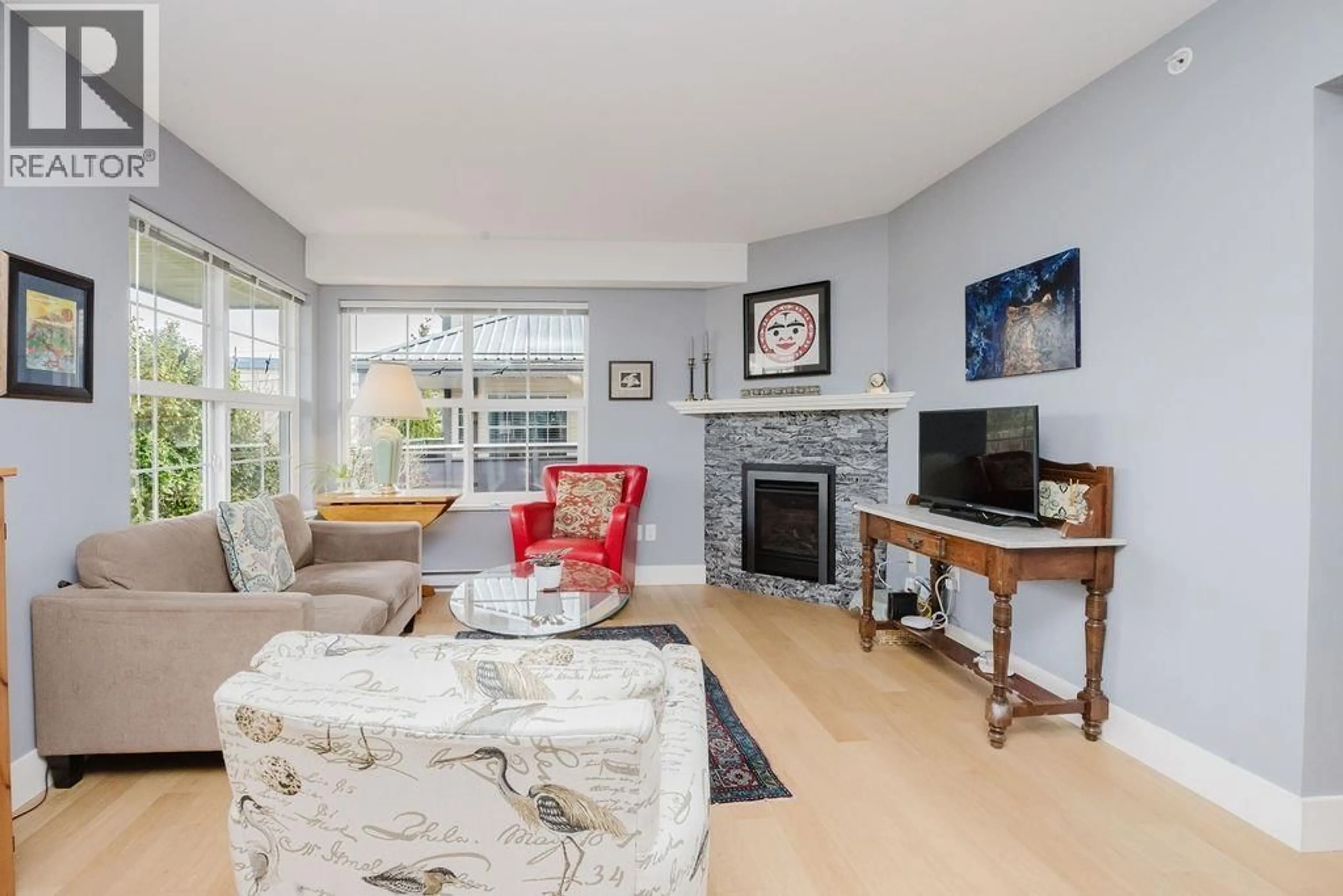 Living room with furniture, unknown for 23 - 689 PARK ROAD, Gibsons British Columbia V0N1V7