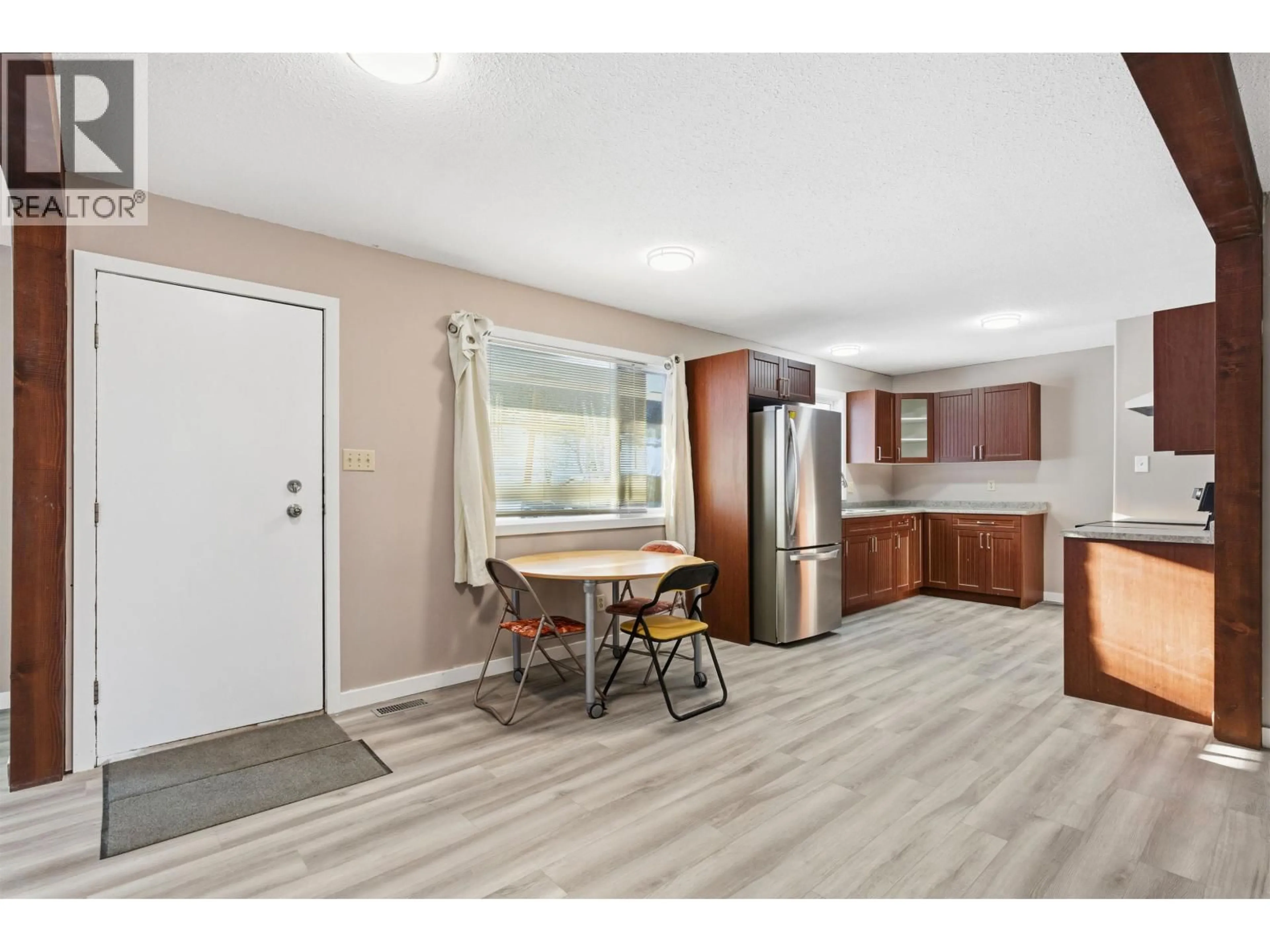 Open concept kitchen, unknown for 1012 CONRAD CRESCENT, Esler / Dog Creek British Columbia V2G3M4