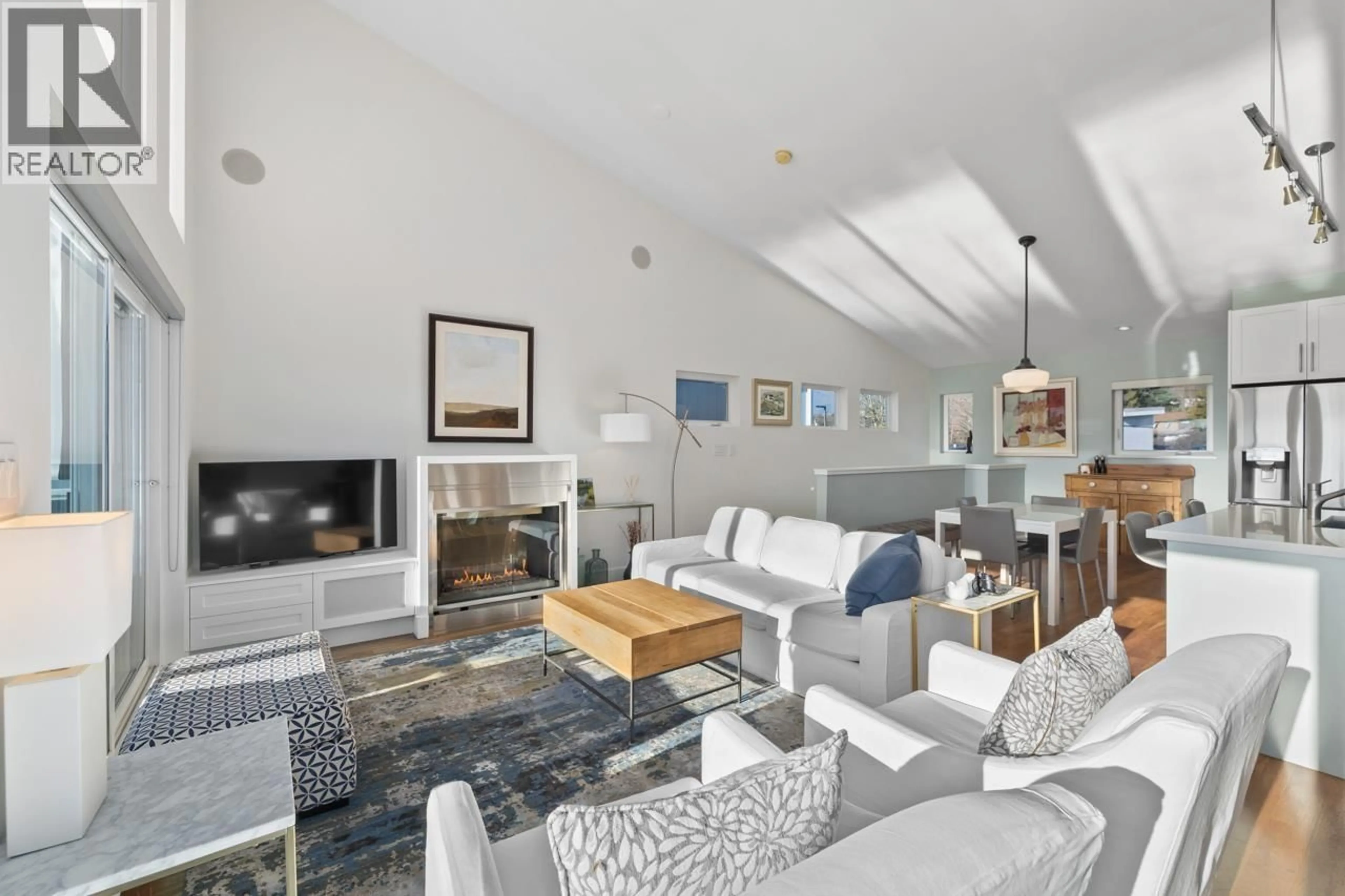 Living room with furniture, unknown for 20 - 415 ESPLANADE, North Vancouver British Columbia V7M1A6