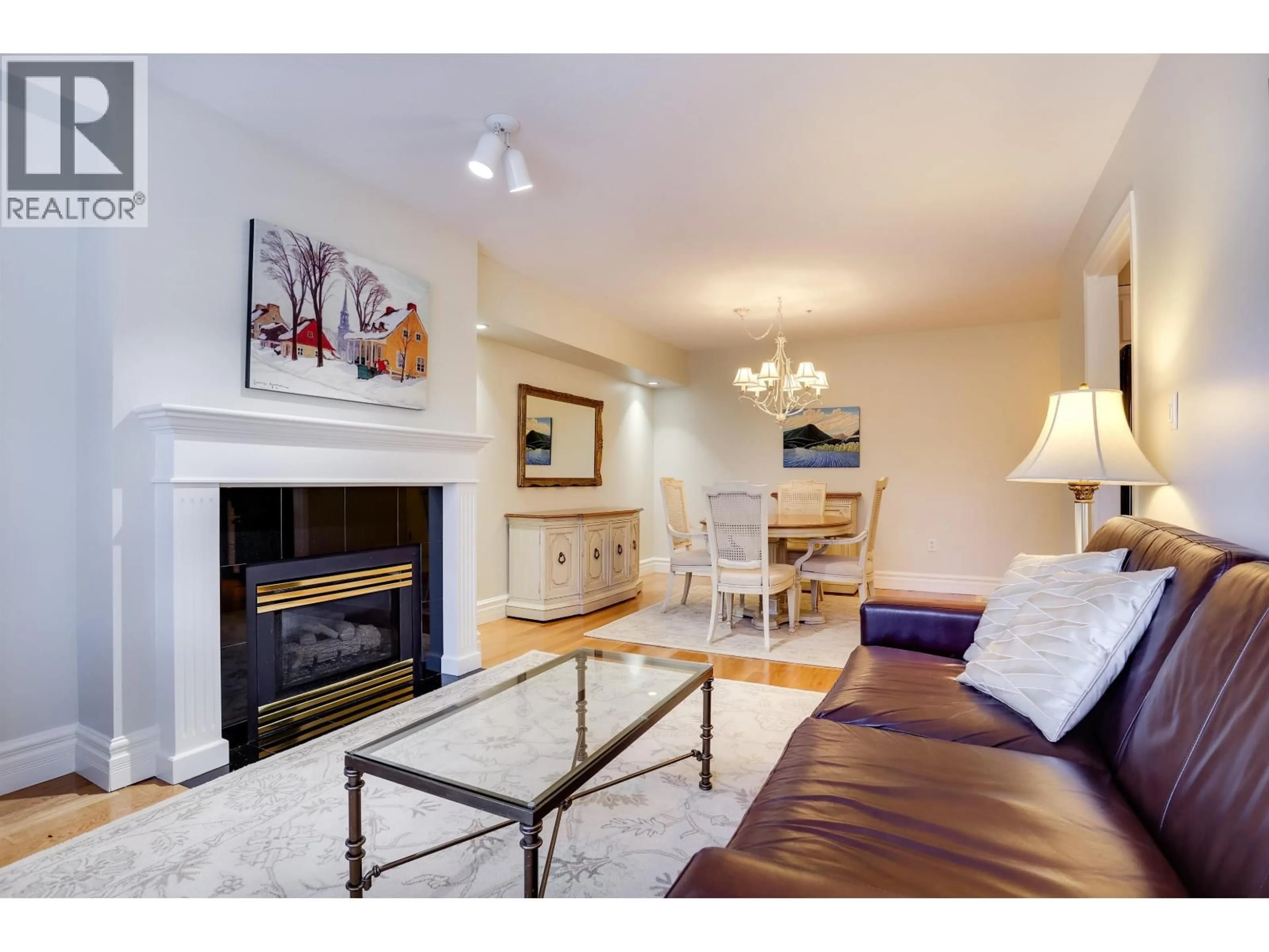 Living room with furniture, wood/laminate floor for 205 - 1118 55TH STREET, Delta British Columbia V4M3J8