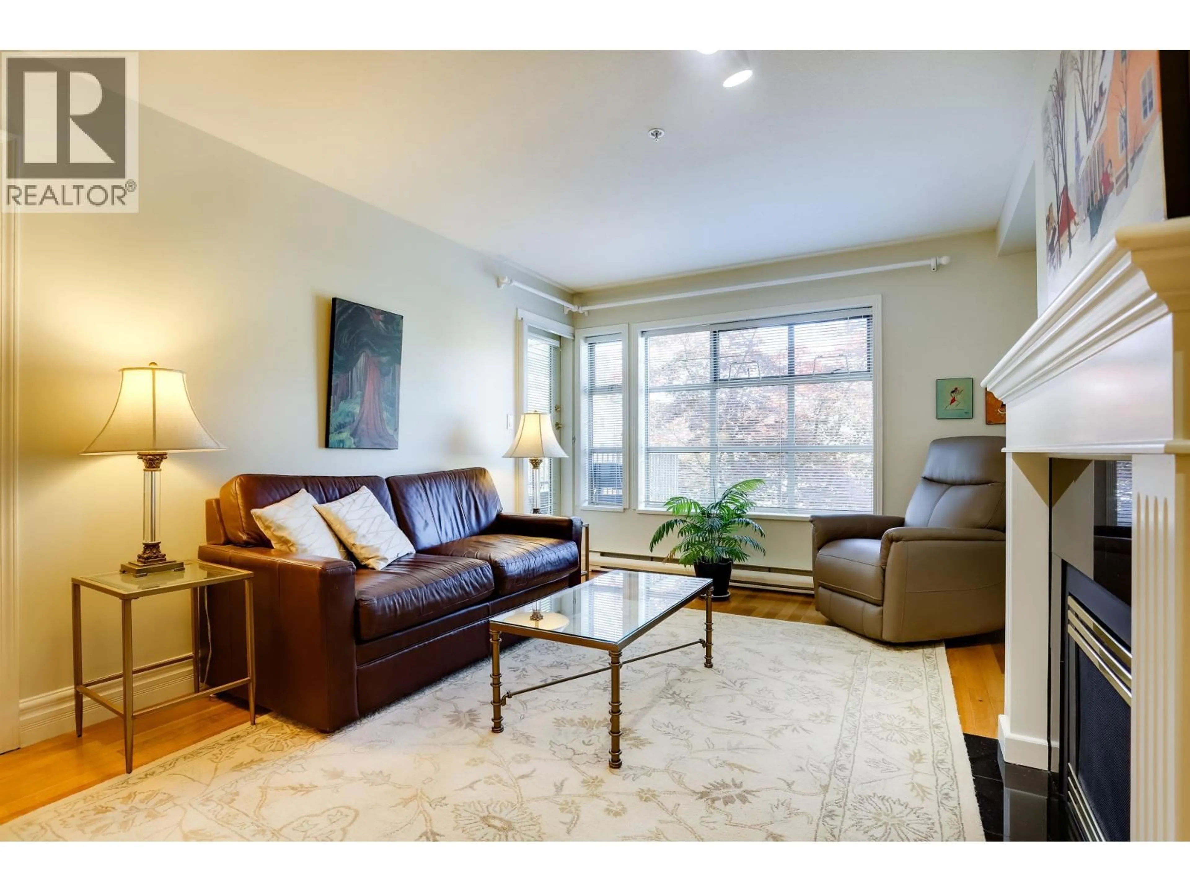 Living room with furniture, unknown for 205 - 1118 55TH STREET, Delta British Columbia V4M3J8