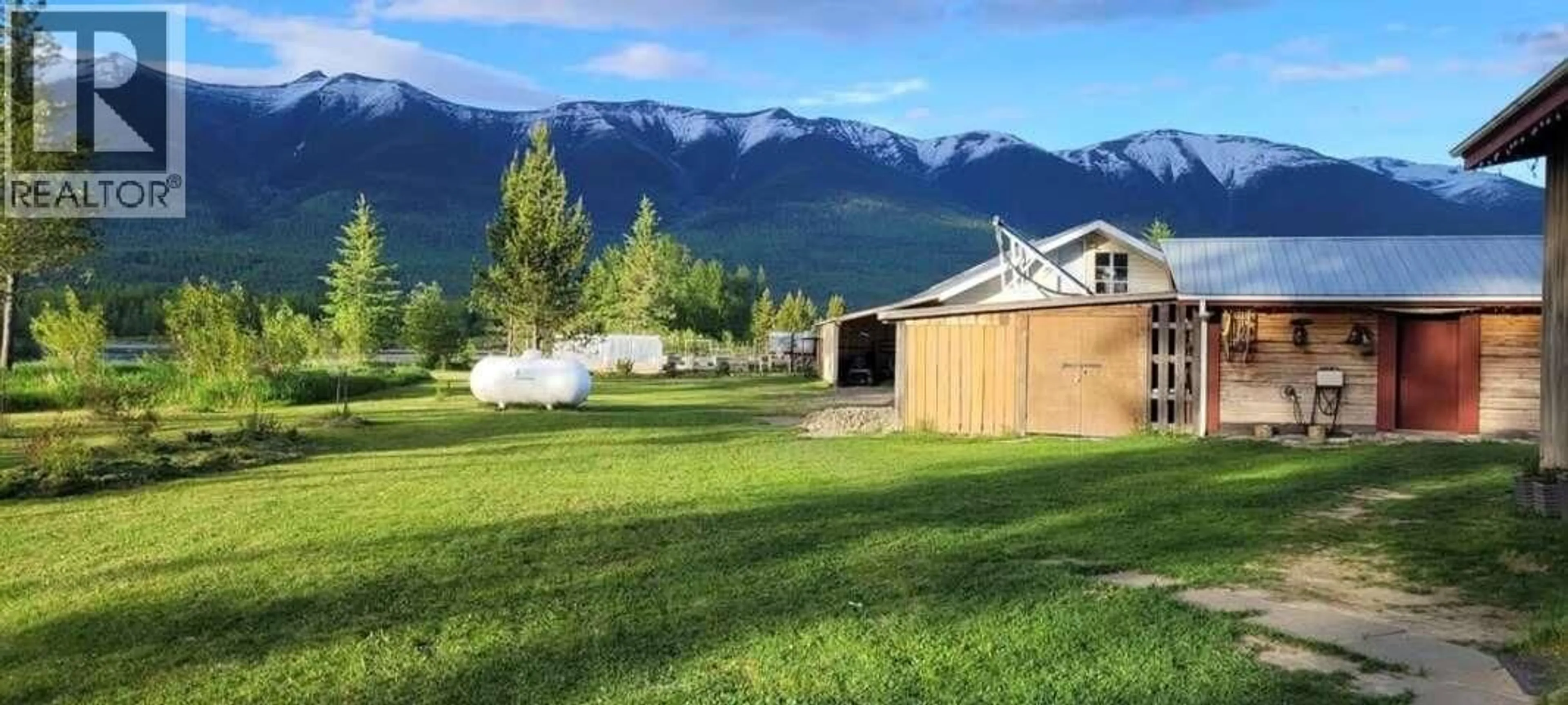 A pic from outside/outdoor area/front of a property/back of a property/a pic from drone, mountain view for 3325 GARRETT ROAD, McBride British Columbia V0J2E0