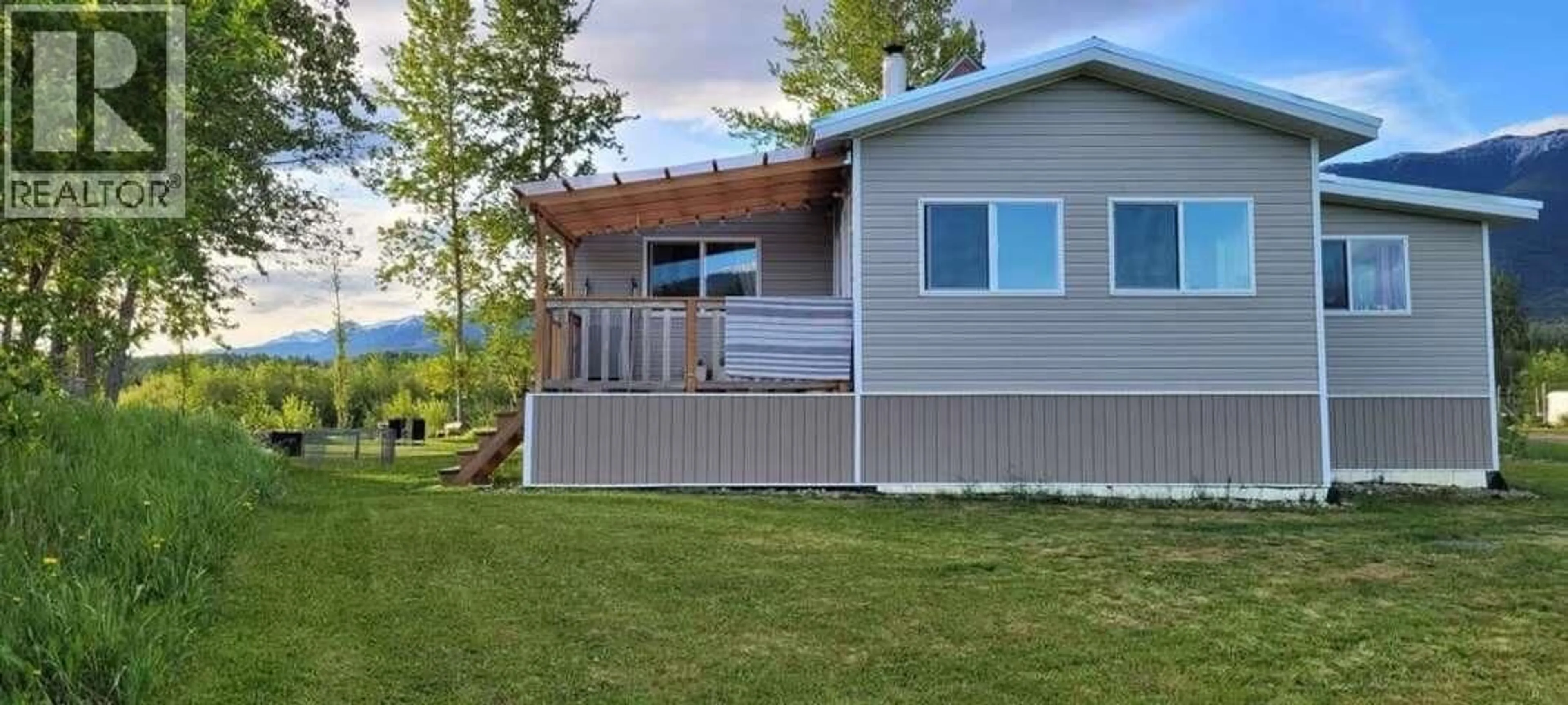 Home with vinyl exterior material, water/lake/river/ocean view for 3325 GARRETT ROAD, McBride - Rural West British Columbia V0J2E0