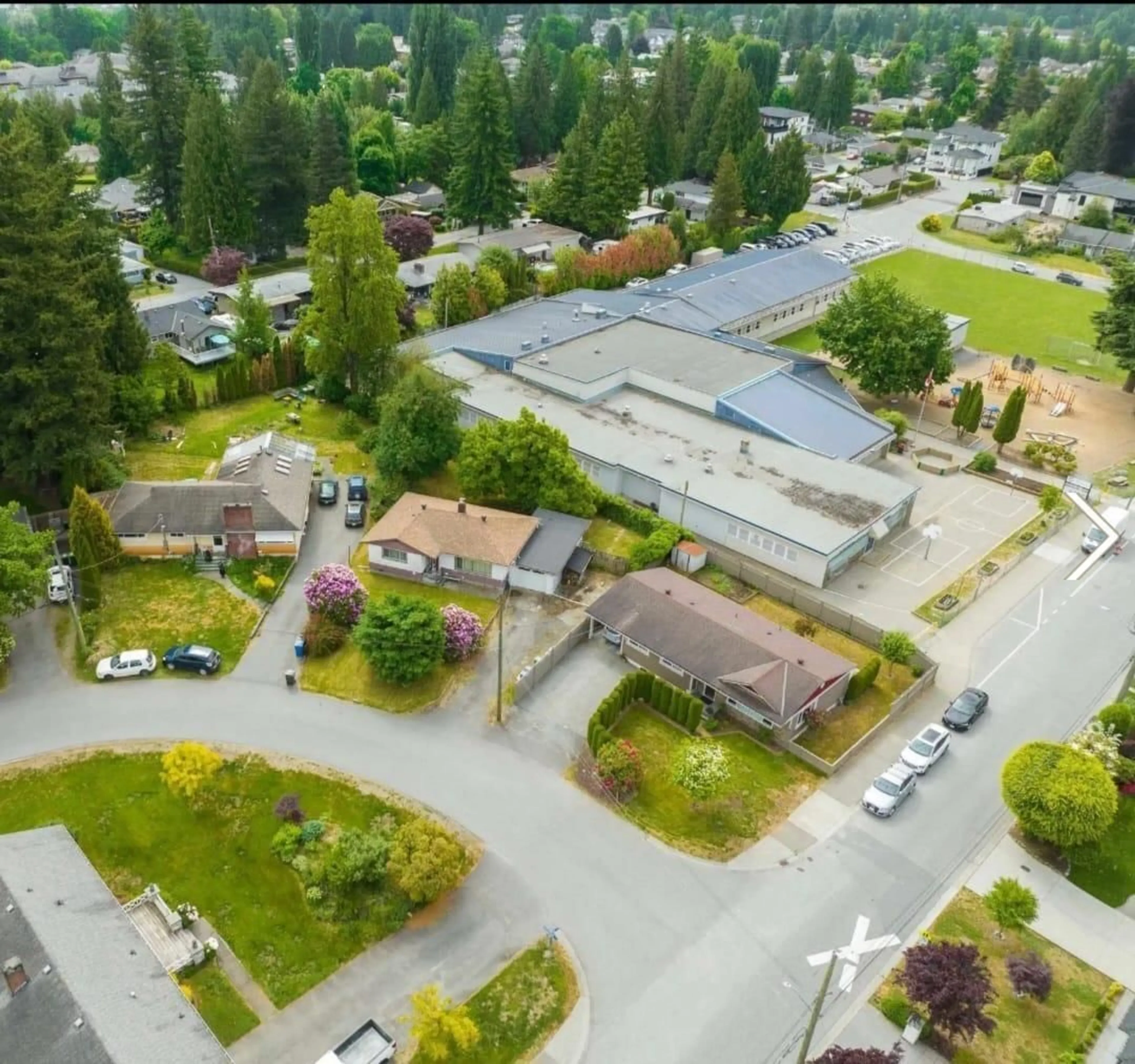 A pic from outside/outdoor area/front of a property/back of a property/a pic from drone, street for 2280 ALEXANDER CRESCENT, Abbotsford British Columbia V2S3W4
