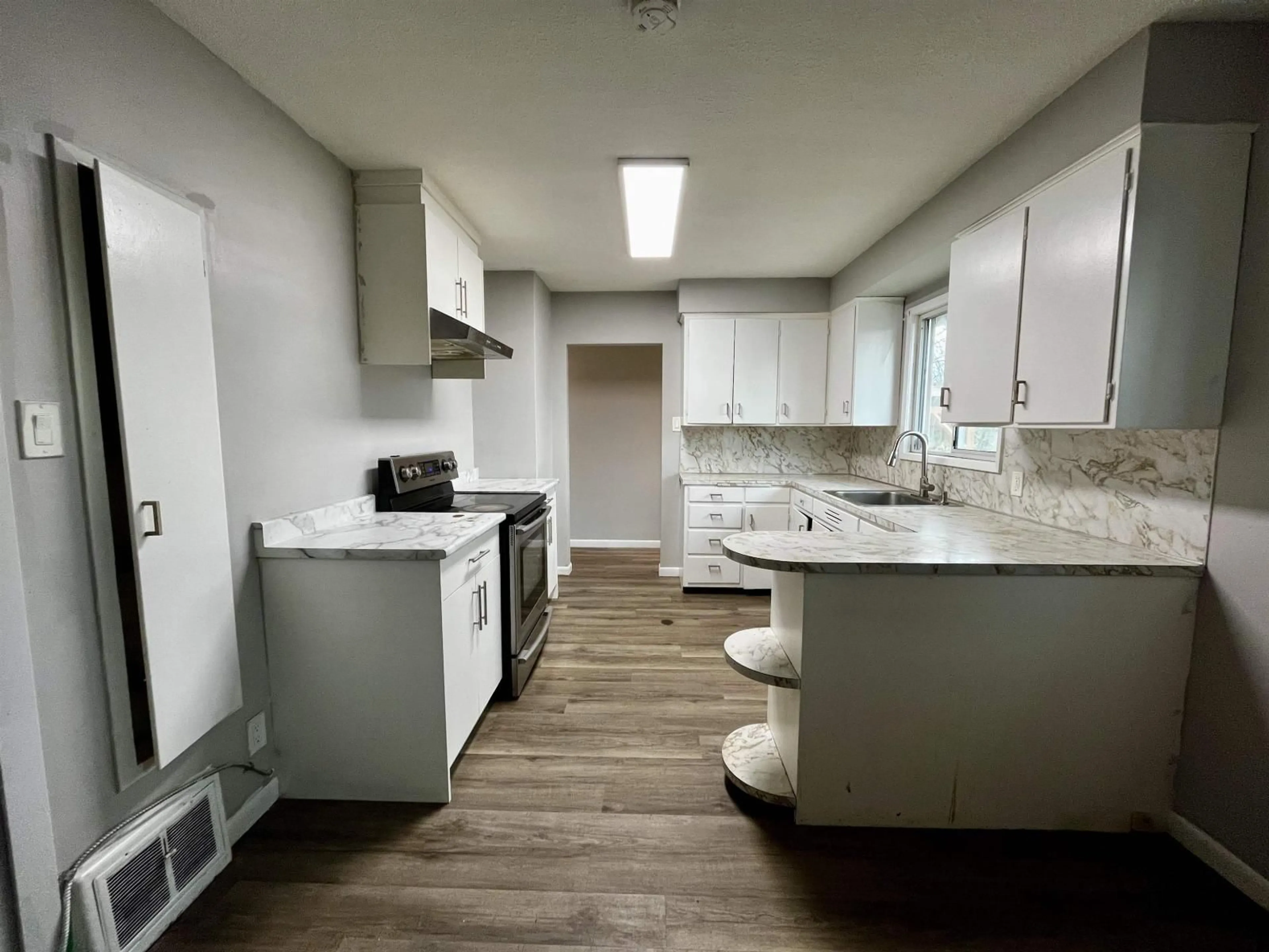 Standard kitchen, unknown for 2280 ALEXANDER CRESCENT, Abbotsford British Columbia V2S3W4