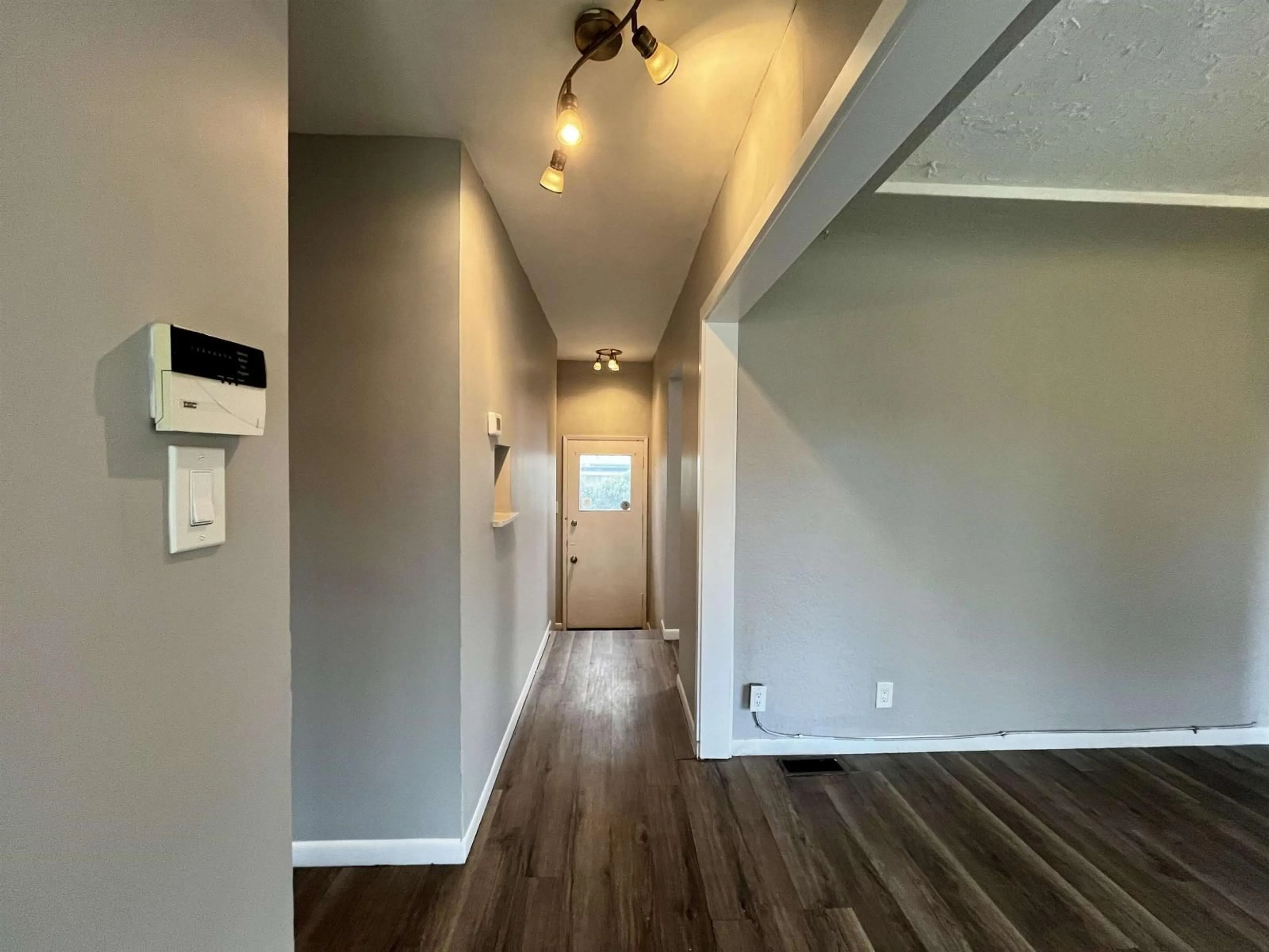 Indoor entryway for 2280 ALEXANDER CRESCENT, Abbotsford British Columbia V2S3W4