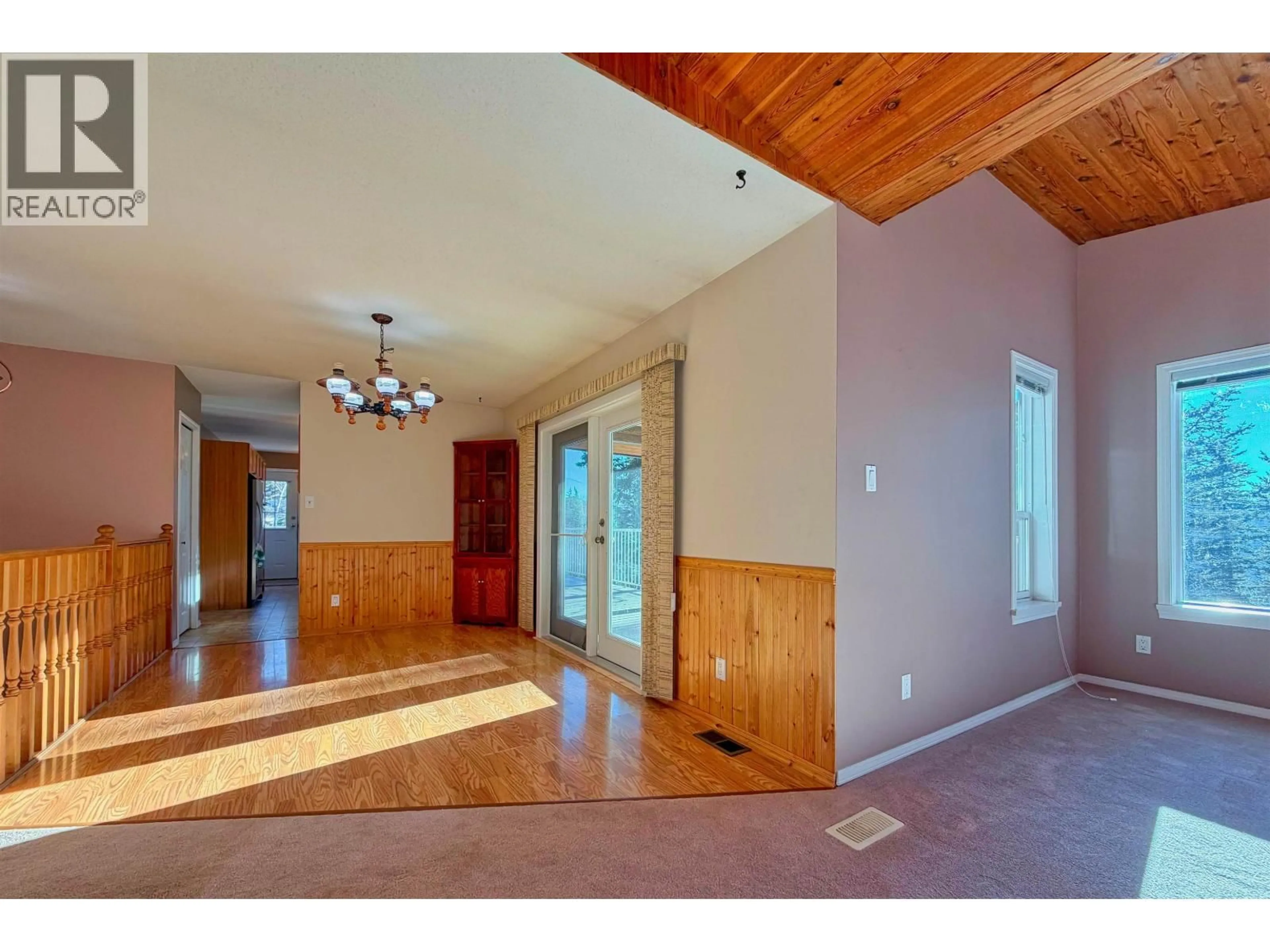 Indoor foyer for 1711 MACGREGOR DRIVE, Williams Lake British Columbia V2G4W1