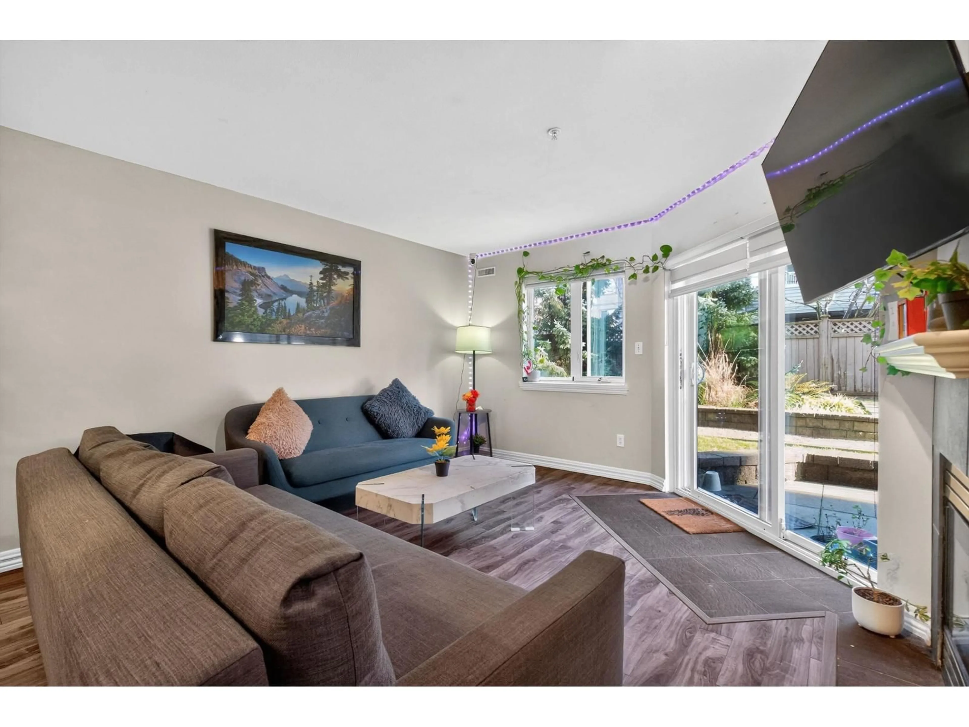 Living room with furniture, unknown for 107 - 8142 120A STREET, Surrey British Columbia V3W0N1