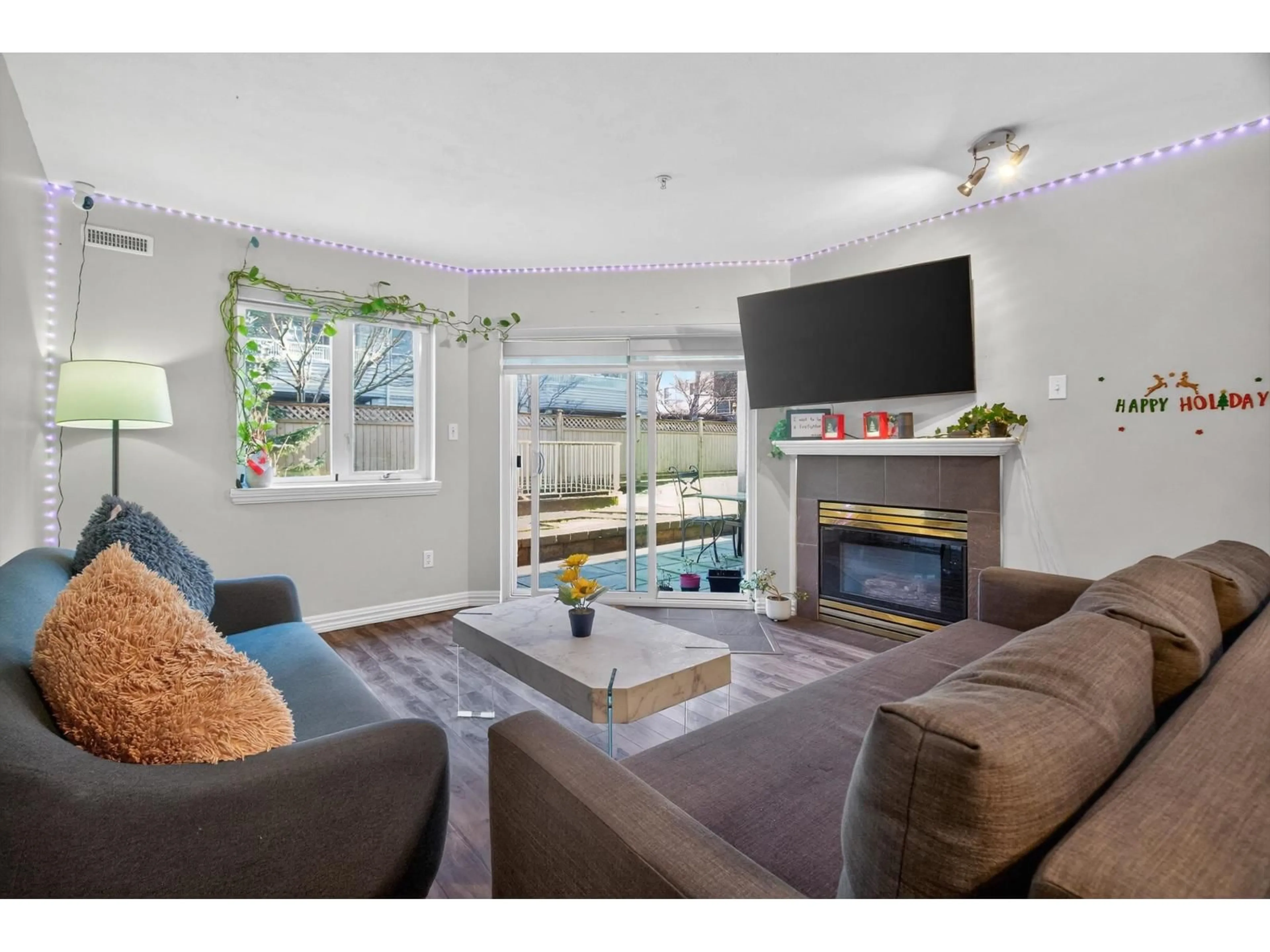 Living room with furniture, unknown for 107 - 8142 120A STREET, Surrey British Columbia V3W0N1