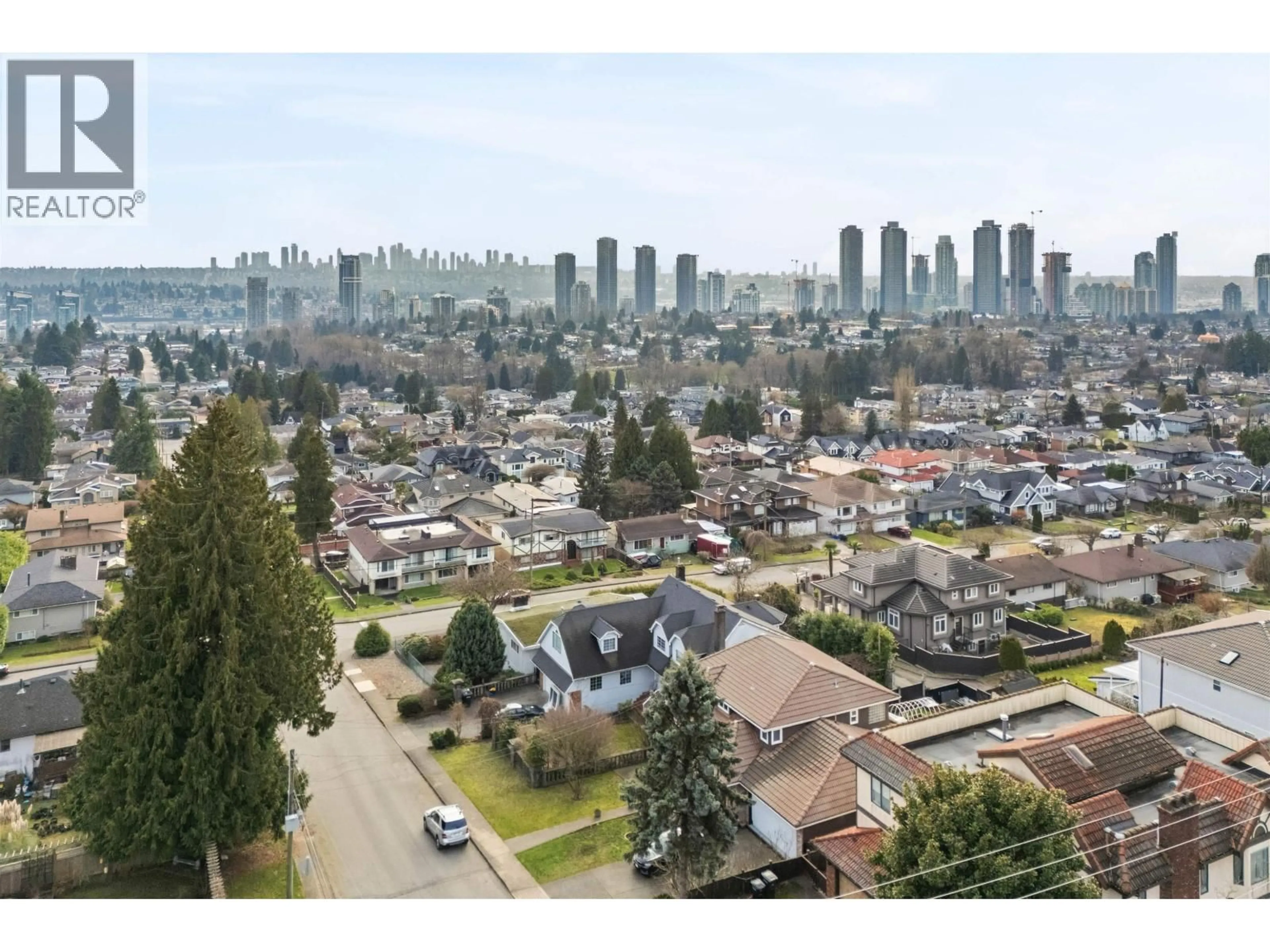 A pic from outside/outdoor area/front of a property/back of a property/a pic from drone, city buildings view from balcony for 5395 GEORGIA STREET, Burnaby British Columbia V5B1V3