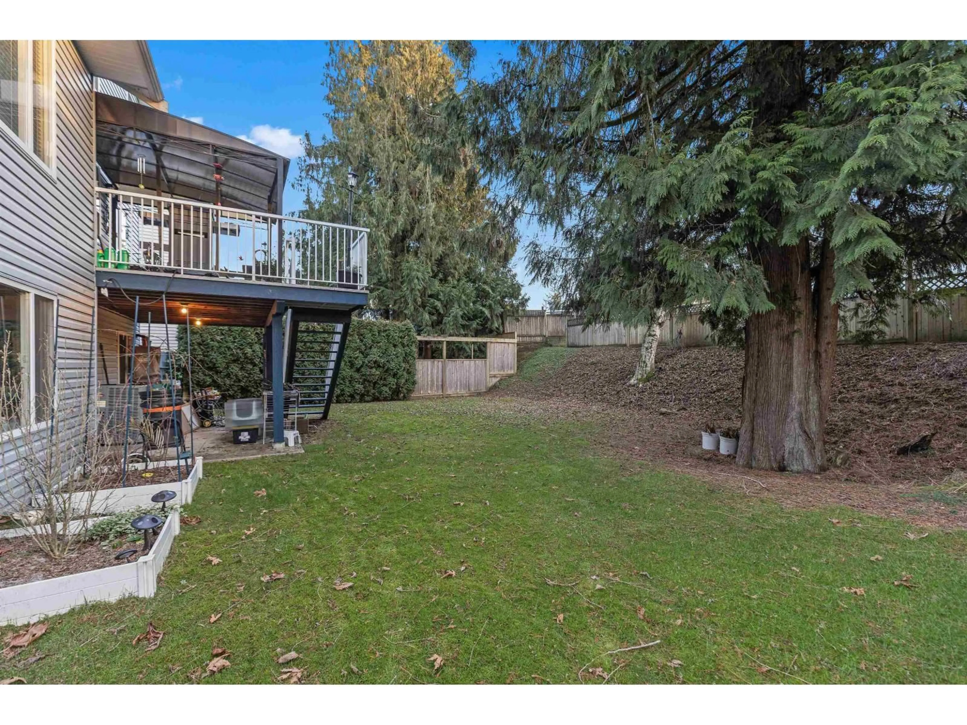 A pic from outside/outdoor area/front of a property/back of a property/a pic from drone, unknown for 32976 HAWTHORNE AVENUE, Mission British Columbia V2V7C3