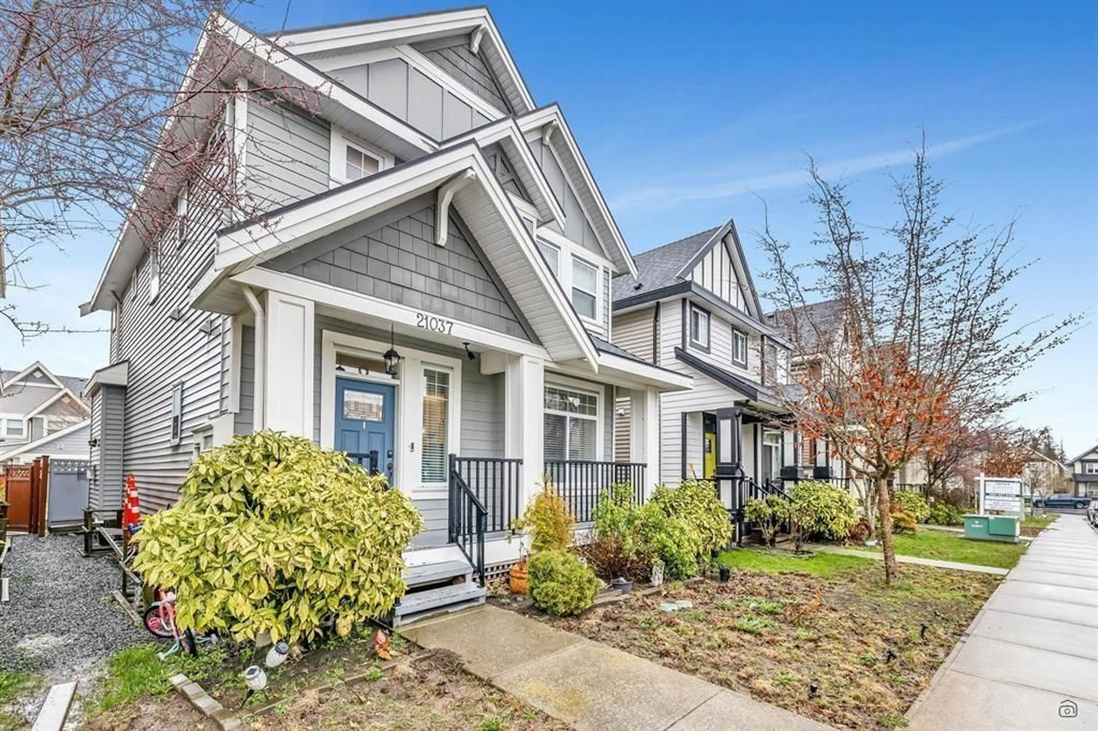 Home with vinyl exterior material, street for 21037 77 AVENUE AVENUE, Langley British Columbia V2Y0L1