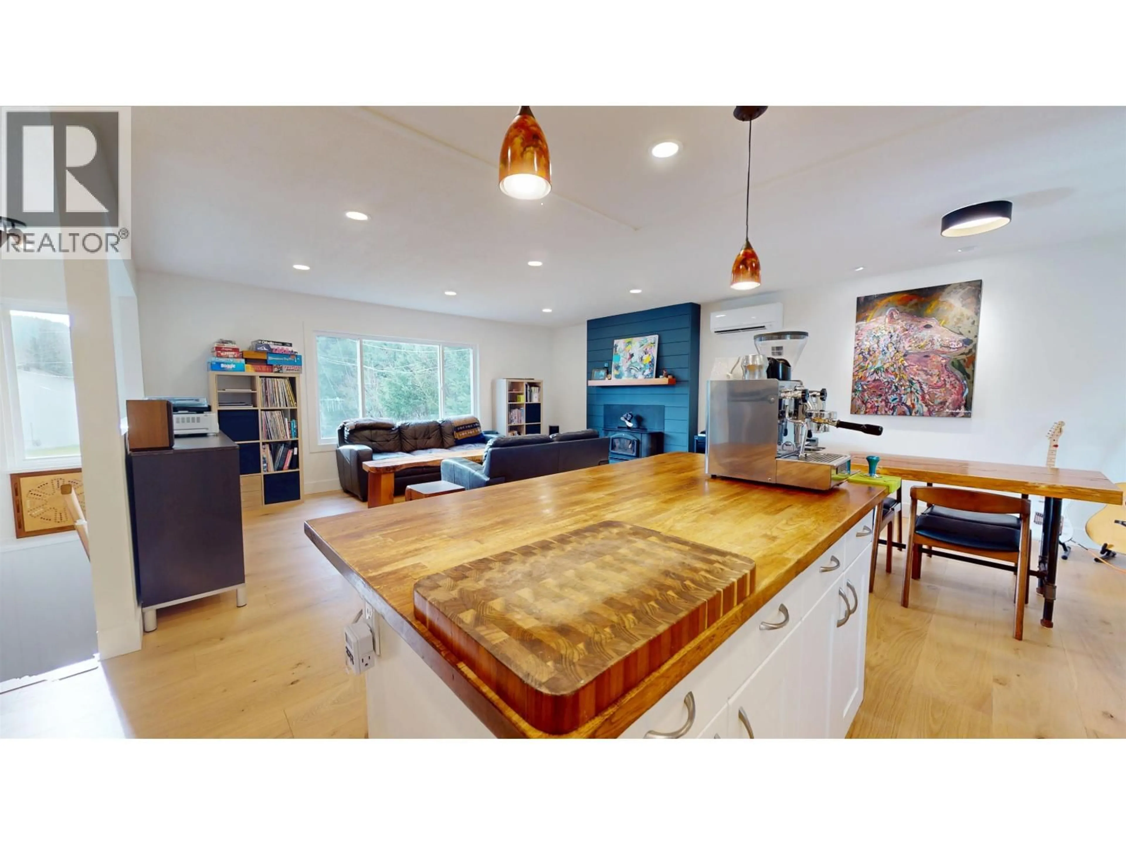 Open concept kitchen, unknown for 1212 PARKWOOD PLACE, Squamish British Columbia V0N1H0