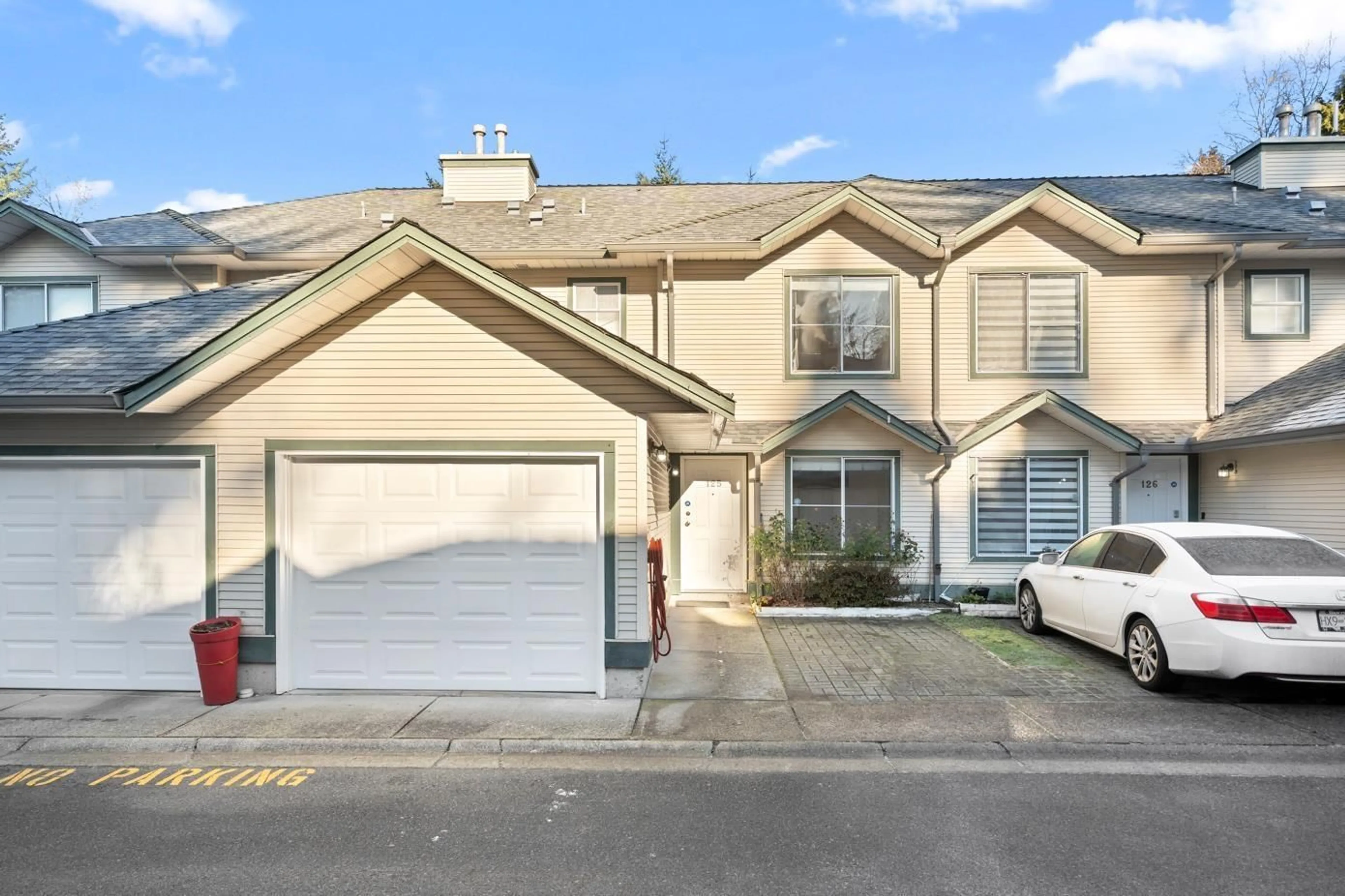 Home with vinyl exterior material, street for 125 - 8655 KING GEORGE BOULEVARD, Surrey British Columbia V3W5C4