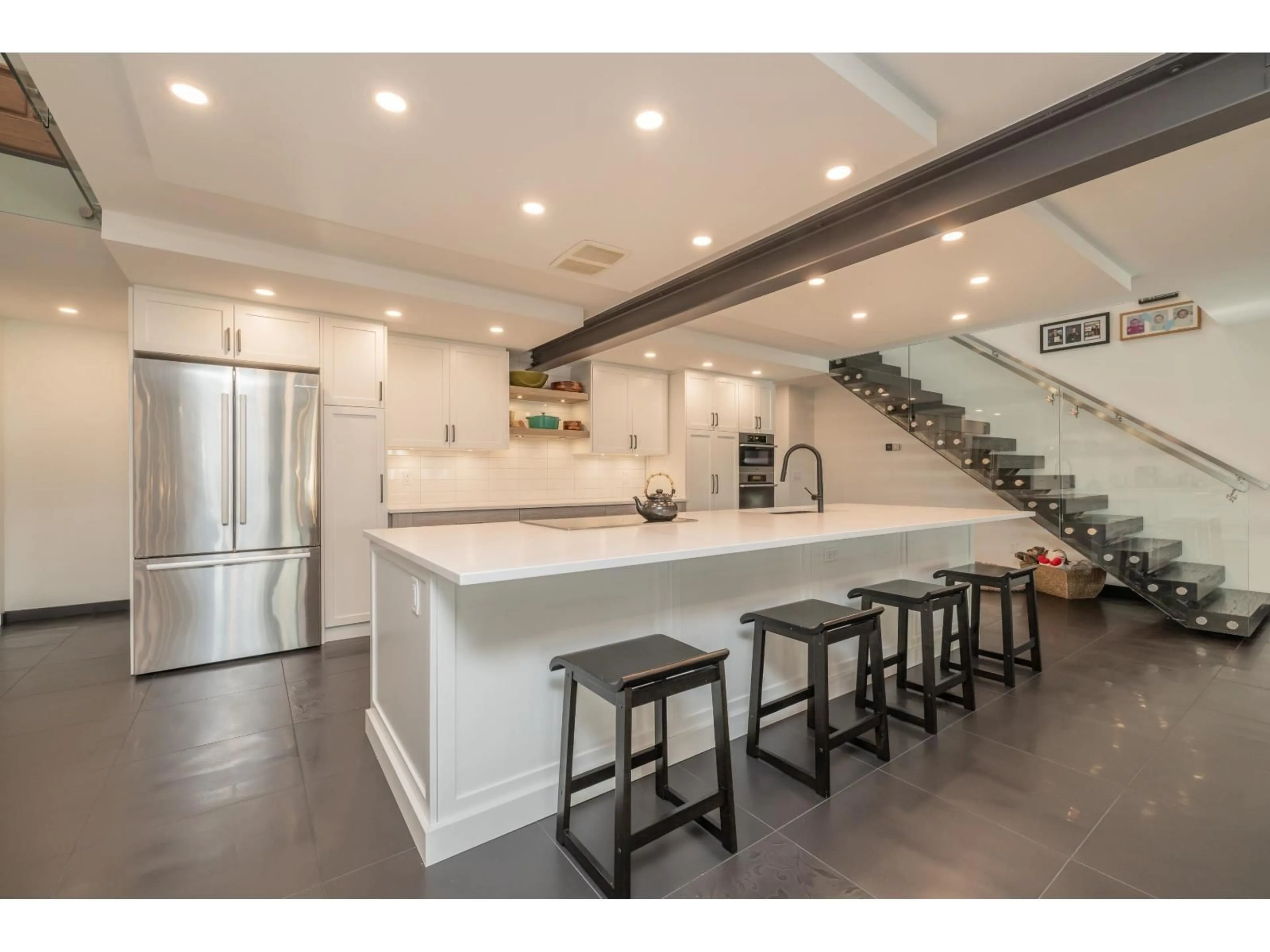 Open concept kitchen, ceramic/tile floor for 7 - 15161 PROSPECT AVENUE, White Rock British Columbia V4B2B8