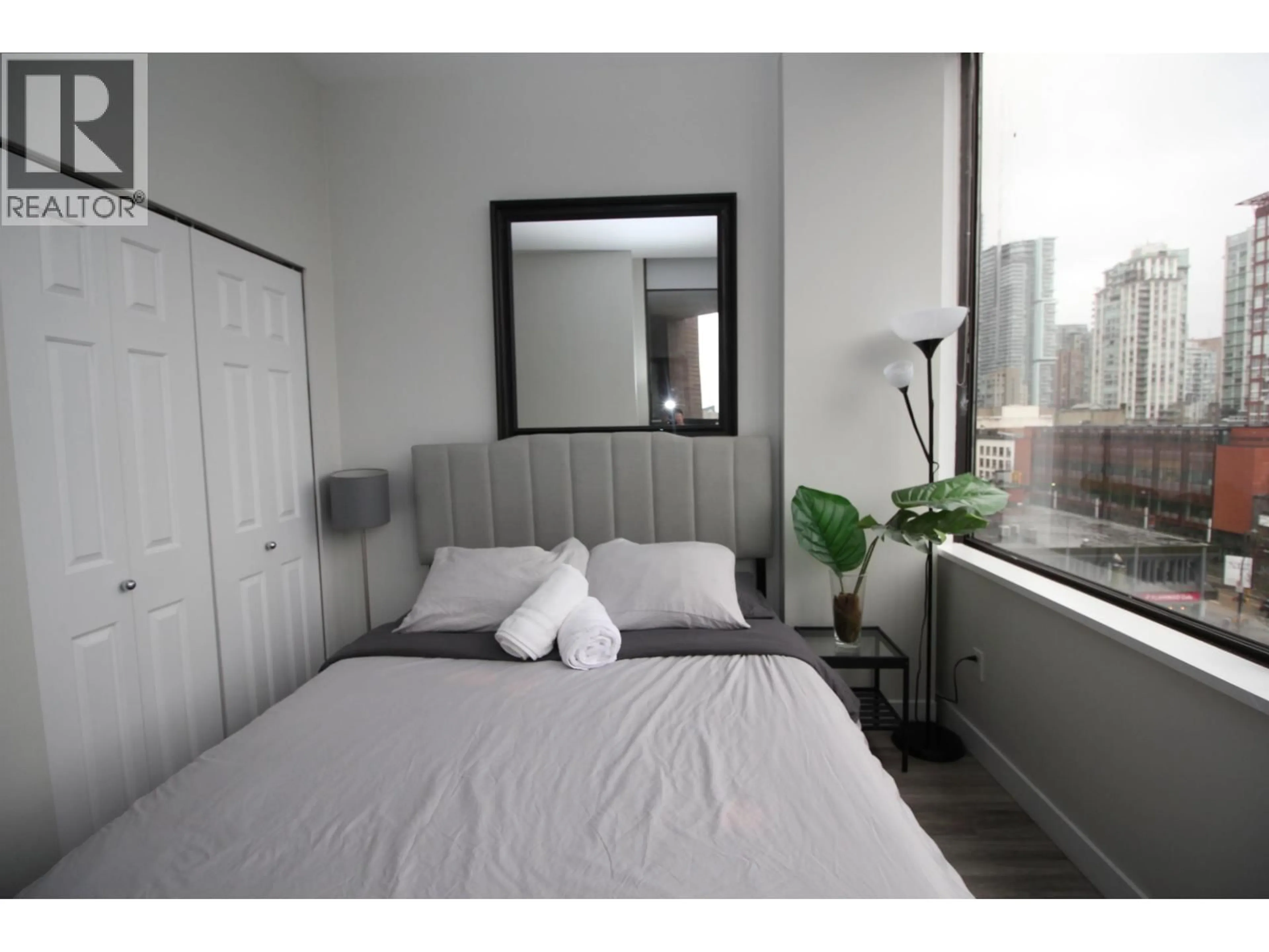 Bedroom with bed, unknown for 508 - 1010 HOWE STREET, Vancouver British Columbia V6Z1P5
