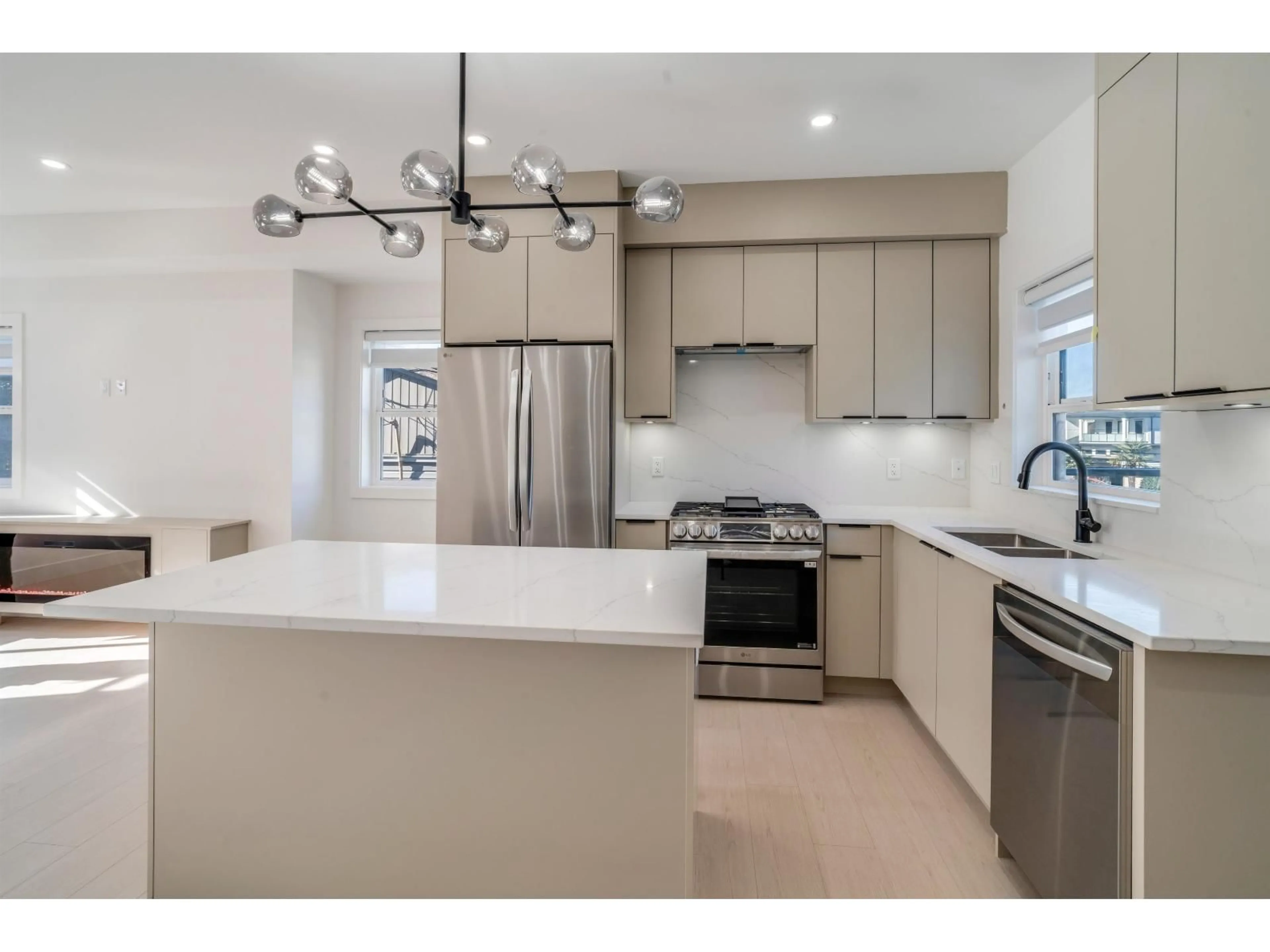 Open concept kitchen, ceramic/tile floor for 21 - 8335 115 STREET, Delta British Columbia V4C5N6