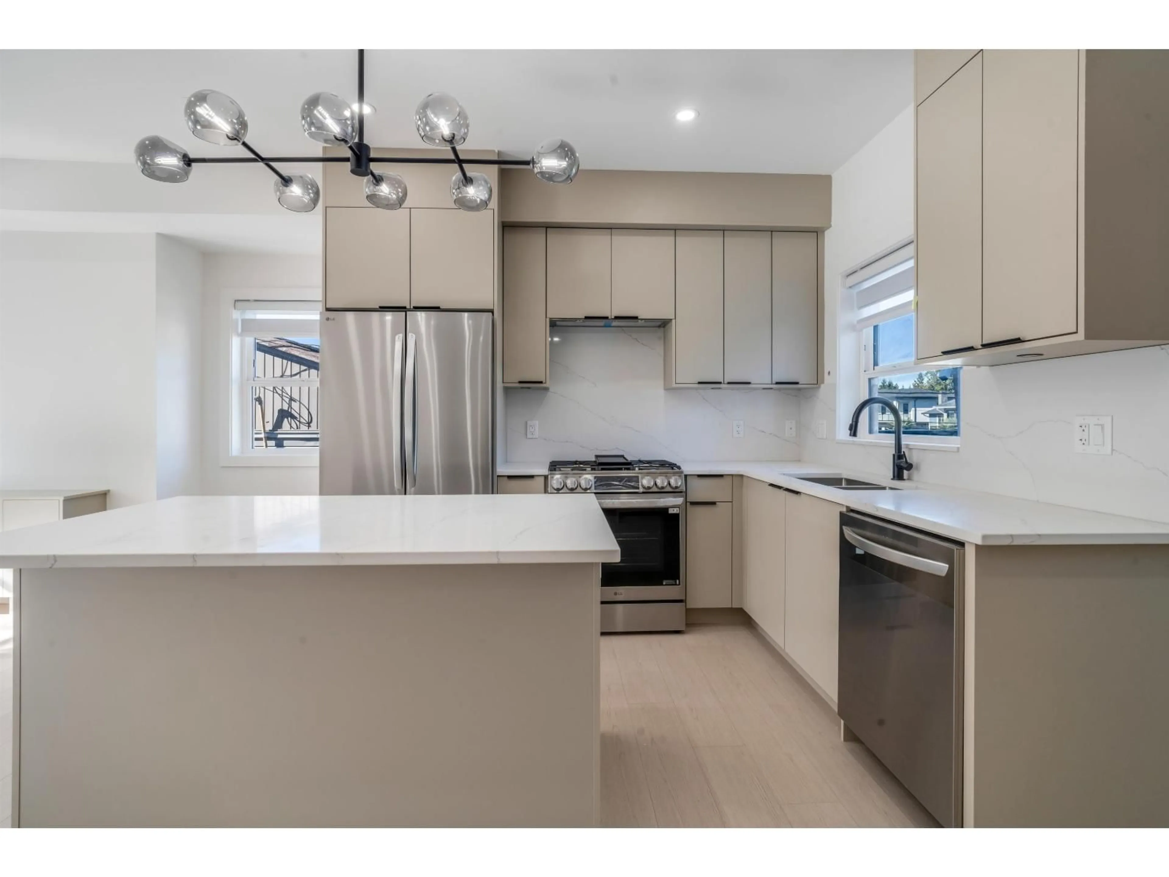 Open concept kitchen, ceramic/tile floor for 21 - 8335 115 STREET, Delta British Columbia V4C5N6